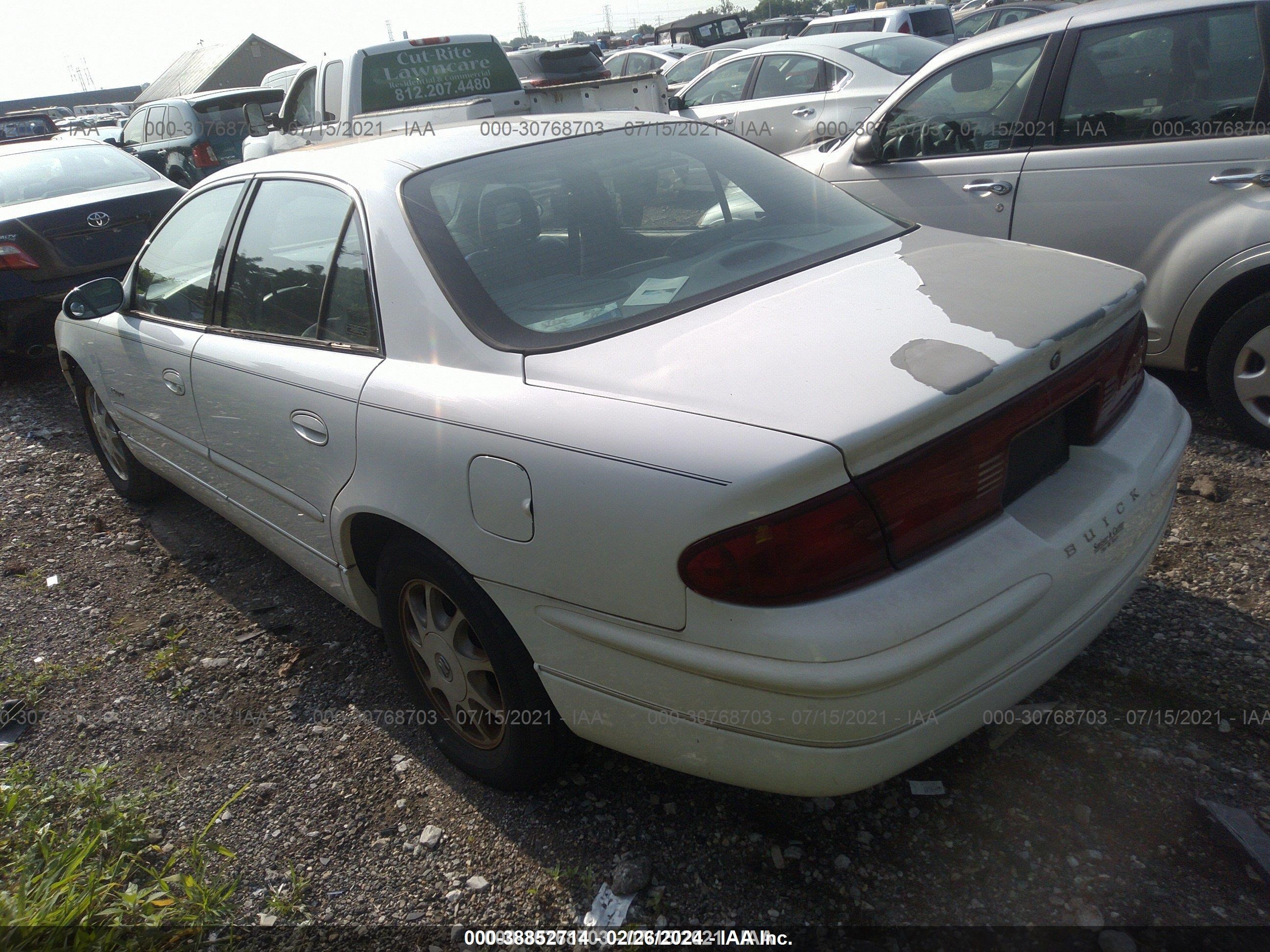 Photo 3 VIN: 2G4WB52K1W1413912 - BUICK REGAL 