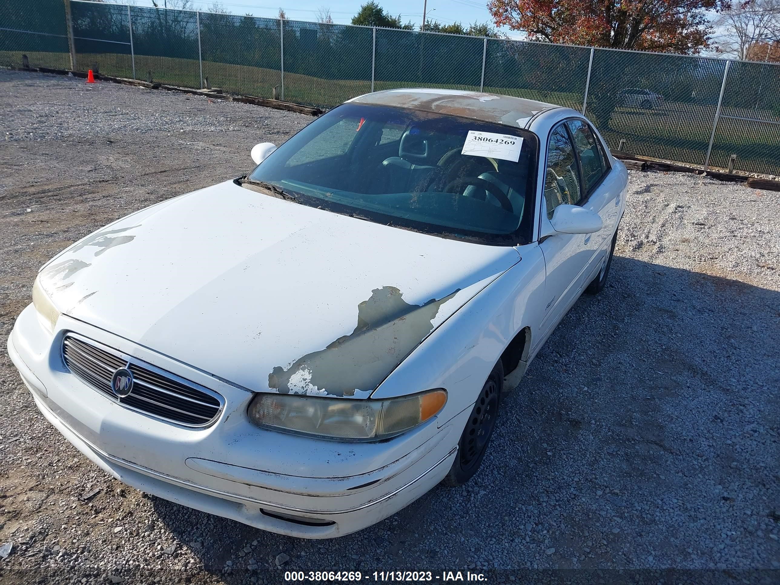 Photo 1 VIN: 2G4WB52K1W1416664 - BUICK REGAL 