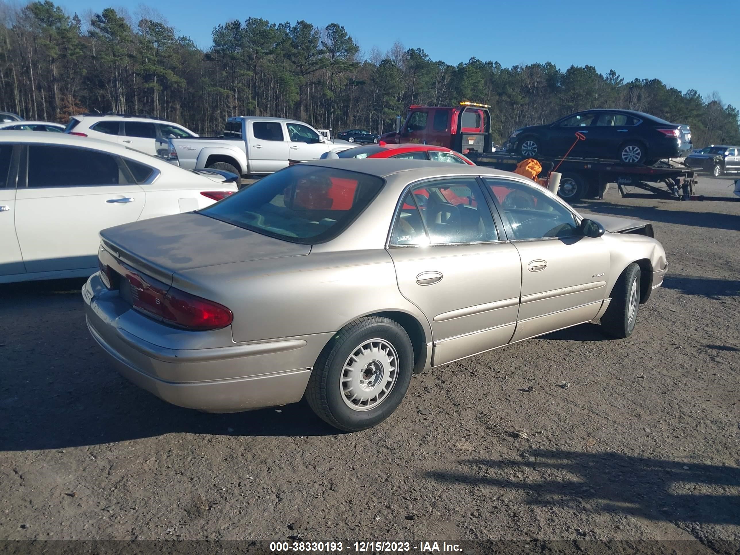 Photo 3 VIN: 2G4WB52K1W1540837 - BUICK REGAL 