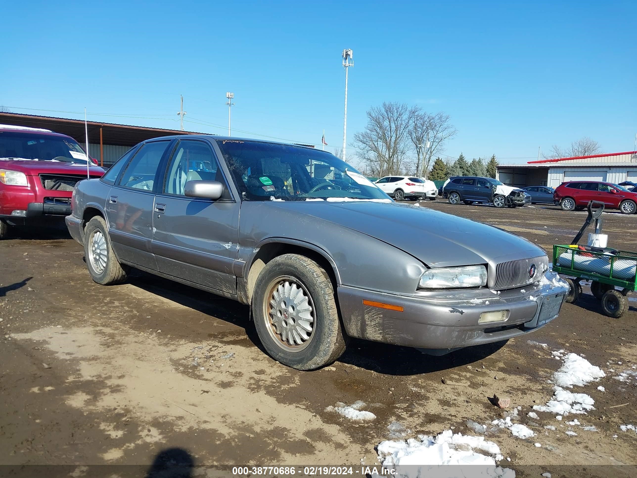 Photo 0 VIN: 2G4WB52K2T1518776 - BUICK REGAL 