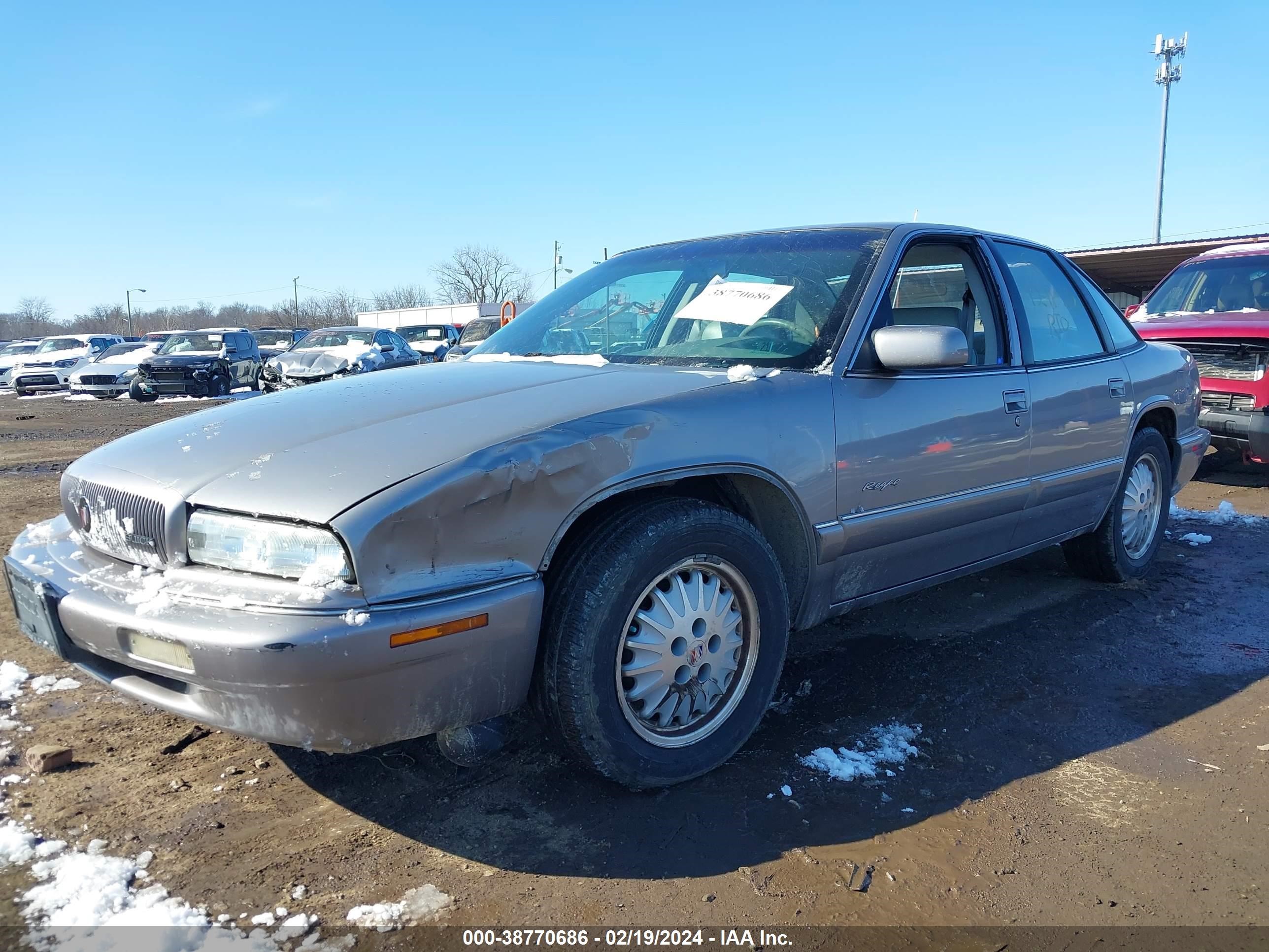 Photo 1 VIN: 2G4WB52K2T1518776 - BUICK REGAL 