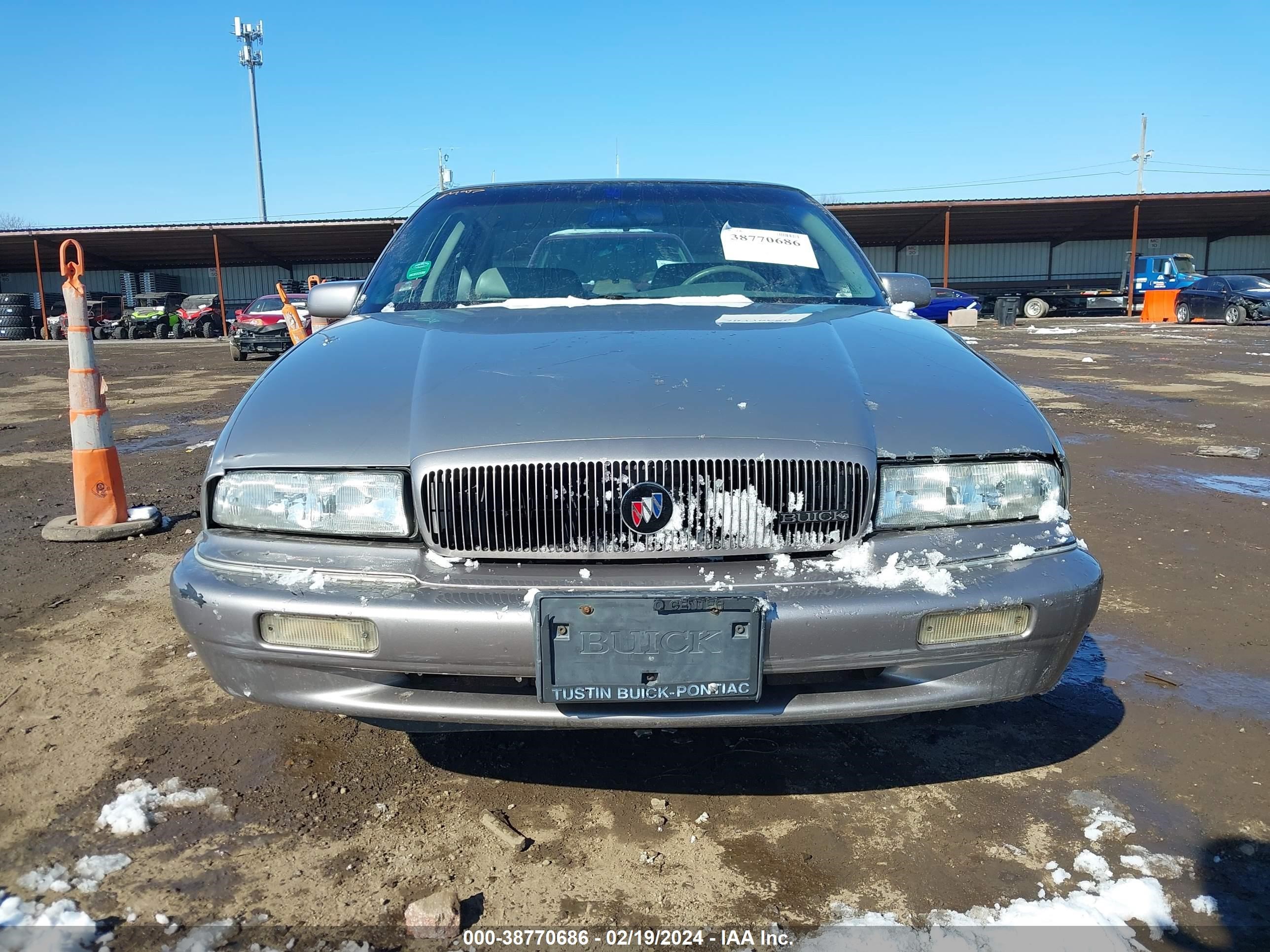 Photo 11 VIN: 2G4WB52K2T1518776 - BUICK REGAL 