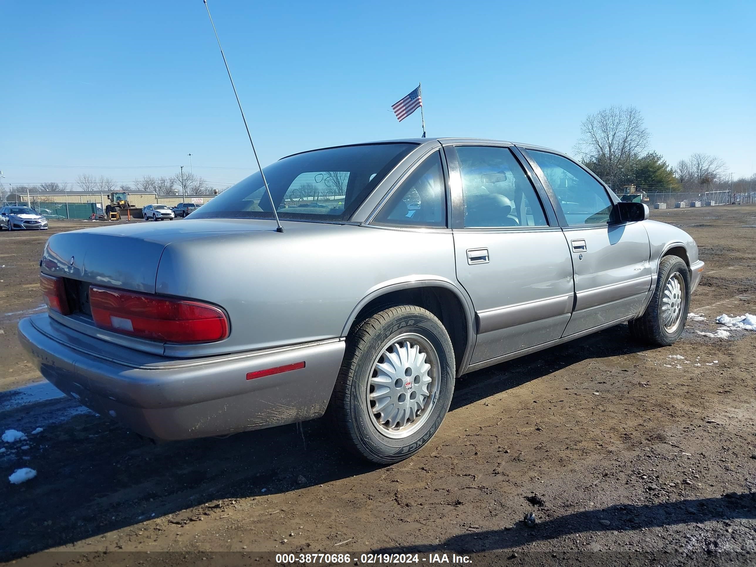 Photo 3 VIN: 2G4WB52K2T1518776 - BUICK REGAL 