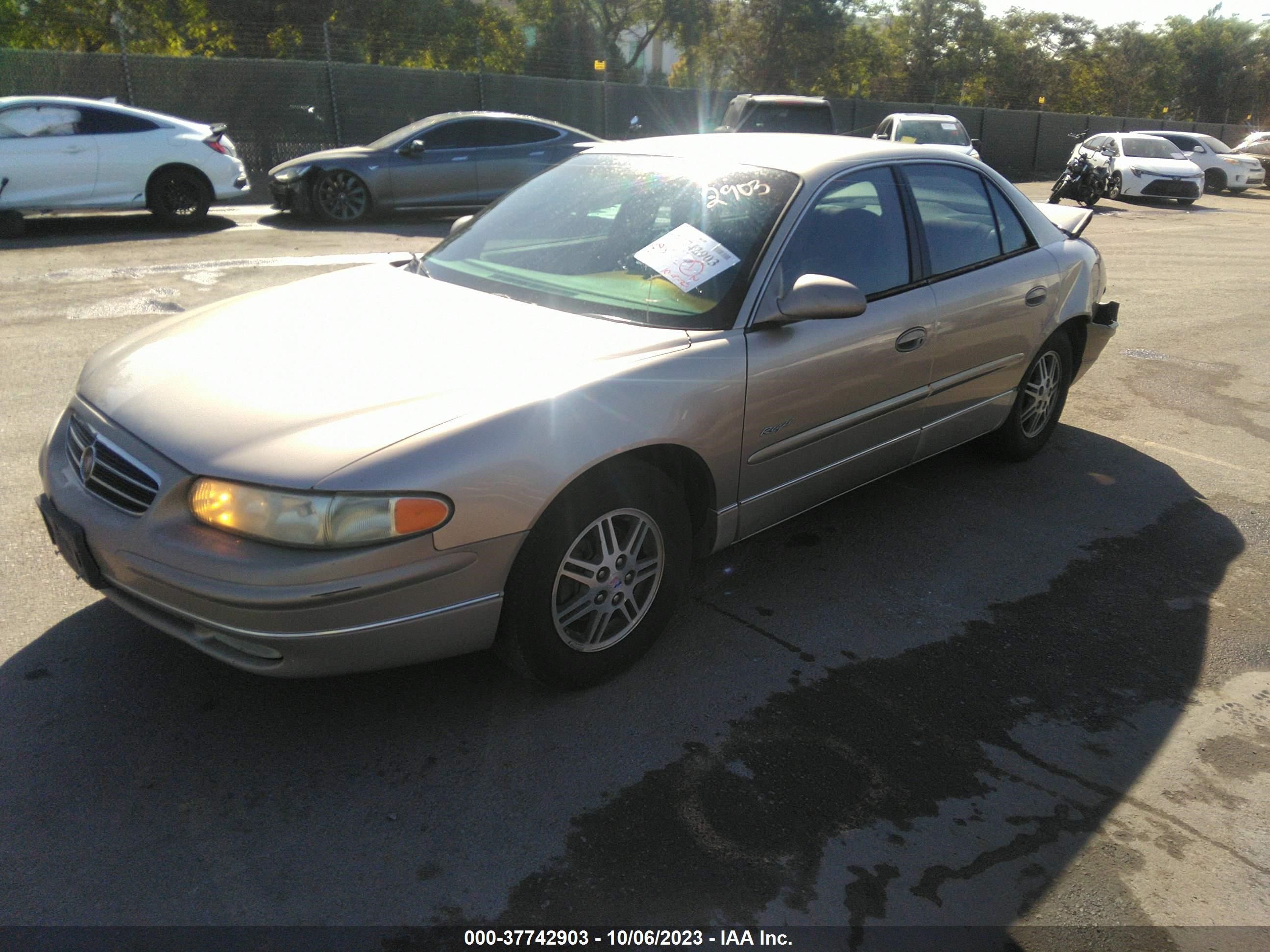 Photo 1 VIN: 2G4WB52K2X1406808 - BUICK REGAL 