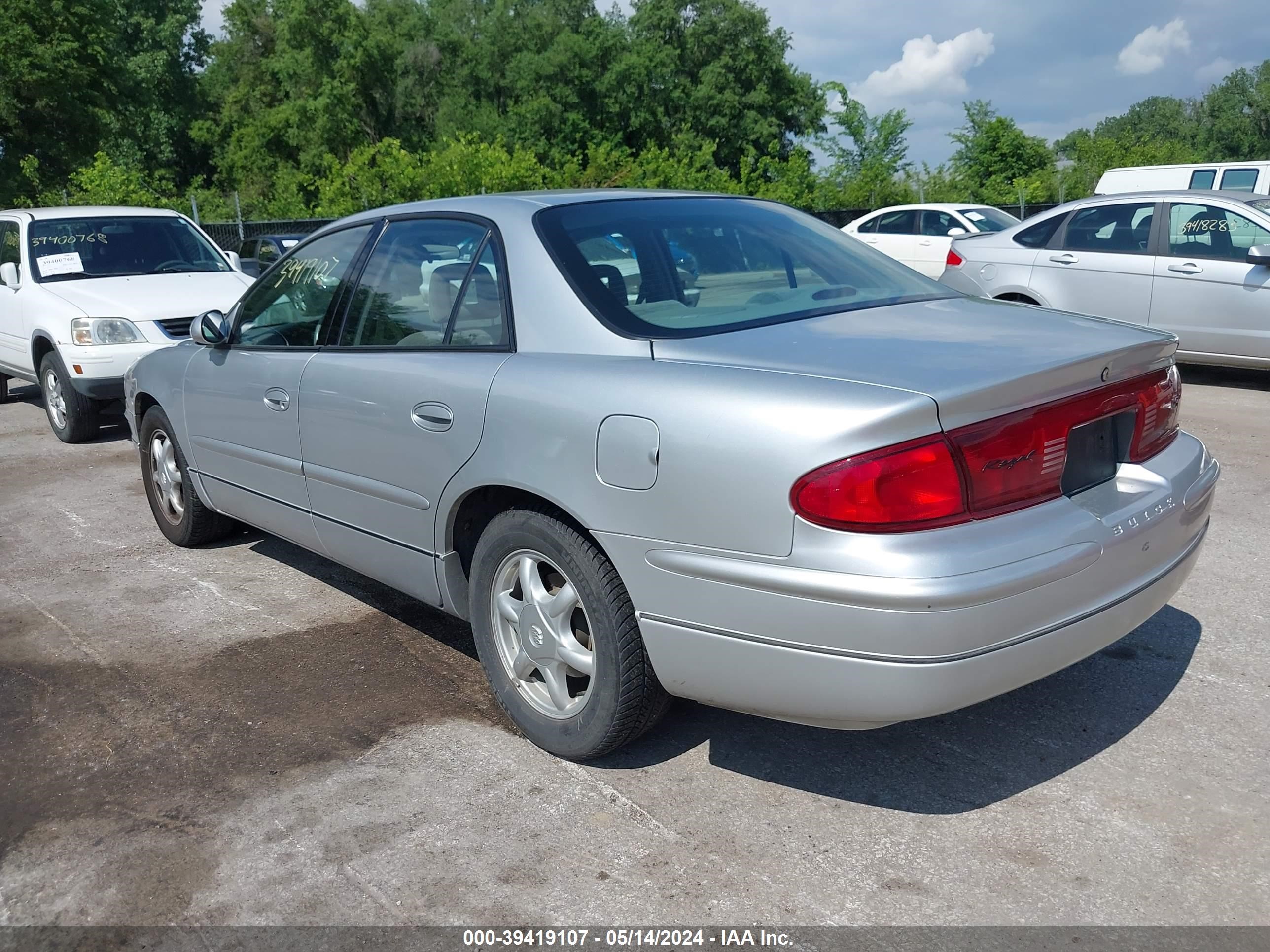 Photo 2 VIN: 2G4WB52K441328916 - BUICK REGAL 