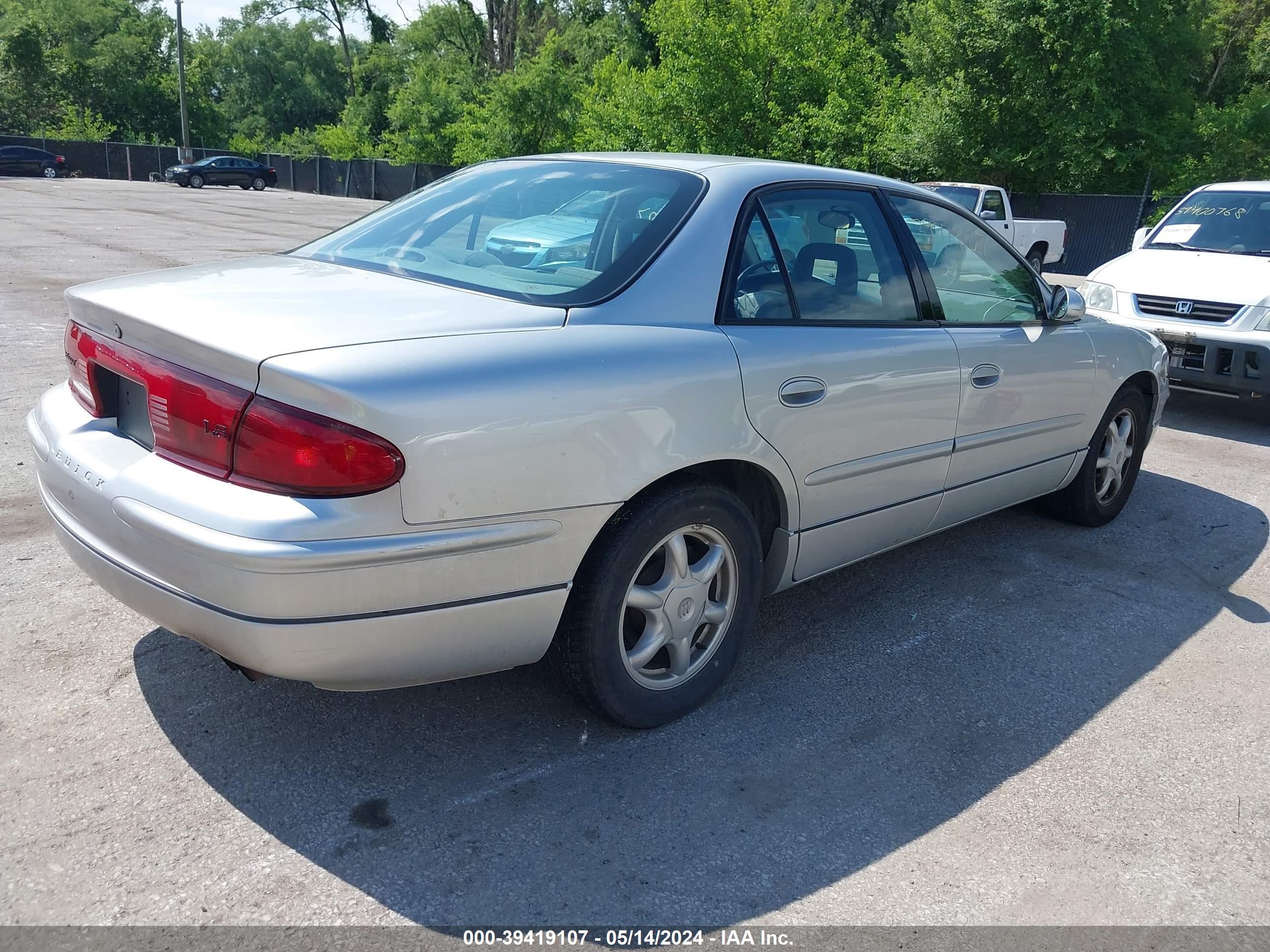 Photo 3 VIN: 2G4WB52K441328916 - BUICK REGAL 