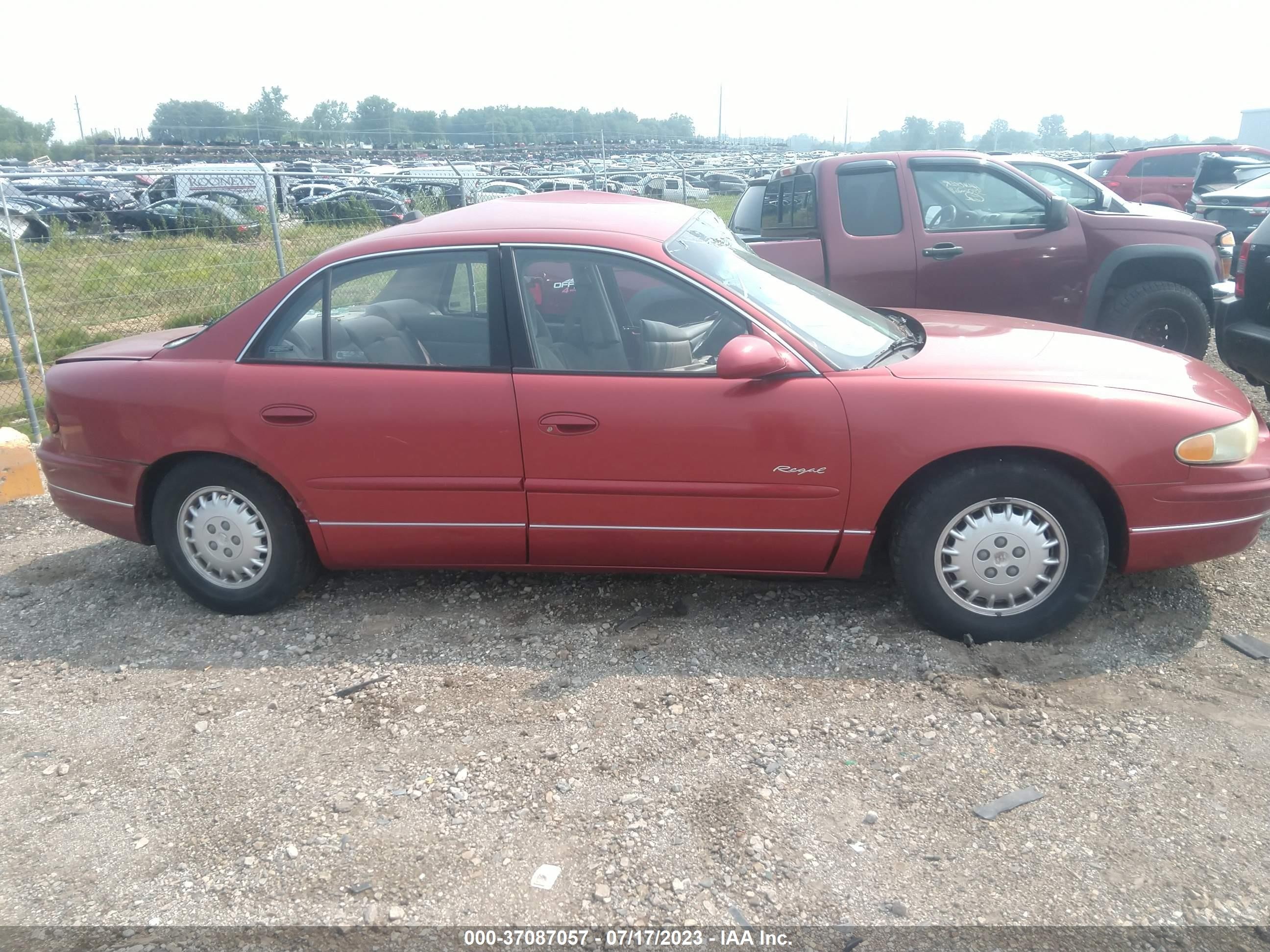 Photo 12 VIN: 2G4WB52K5W1461705 - BUICK REGAL 