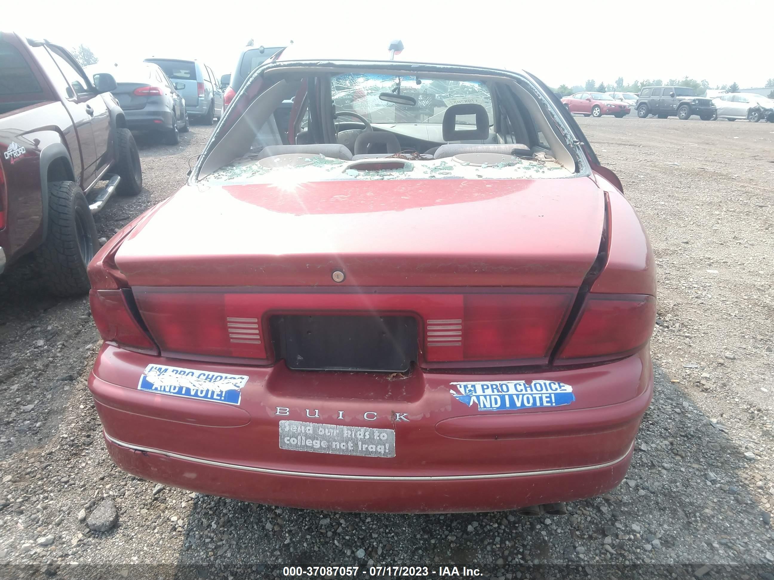 Photo 15 VIN: 2G4WB52K5W1461705 - BUICK REGAL 