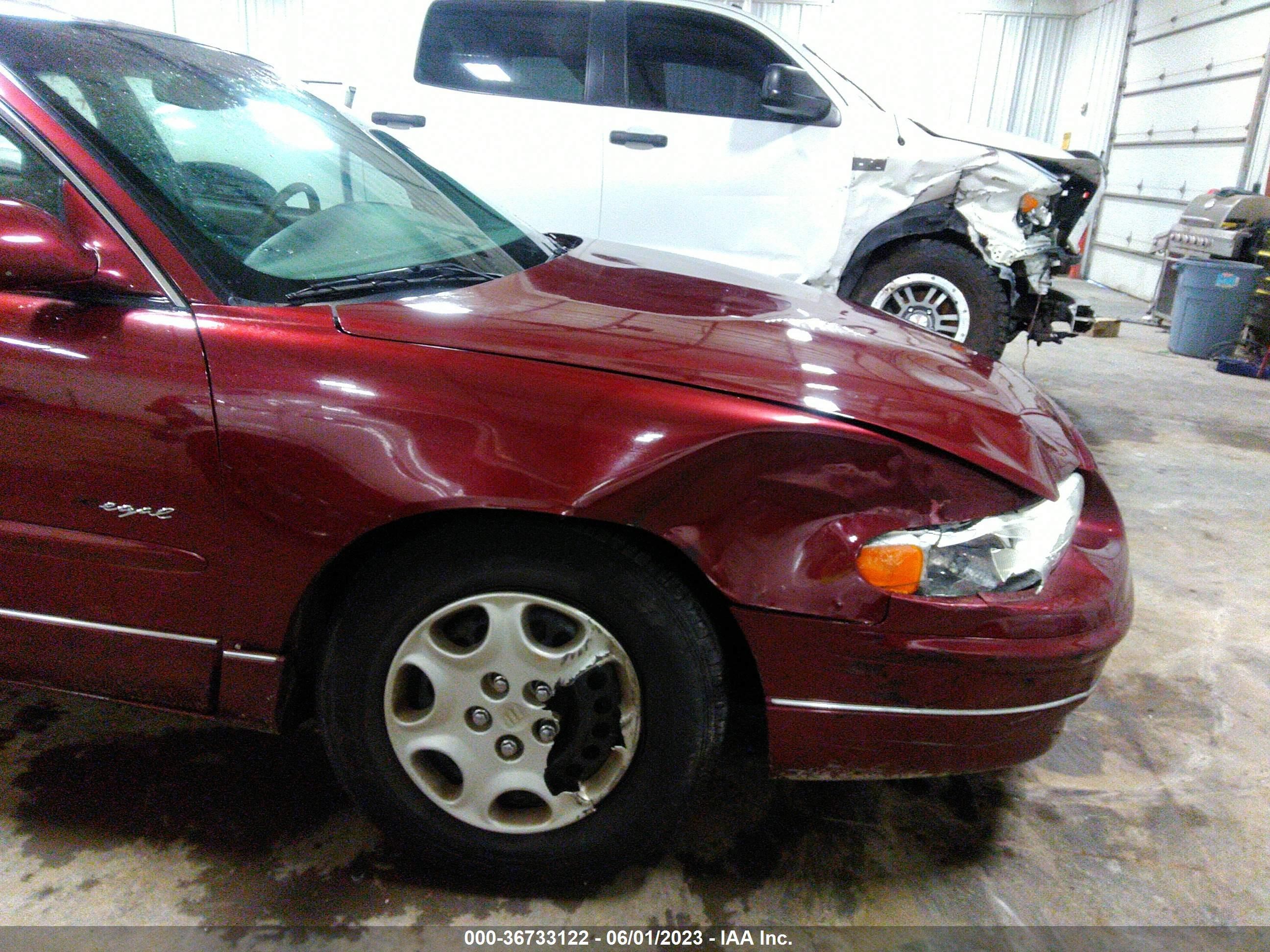 Photo 5 VIN: 2G4WB52K5W1541909 - BUICK REGAL 