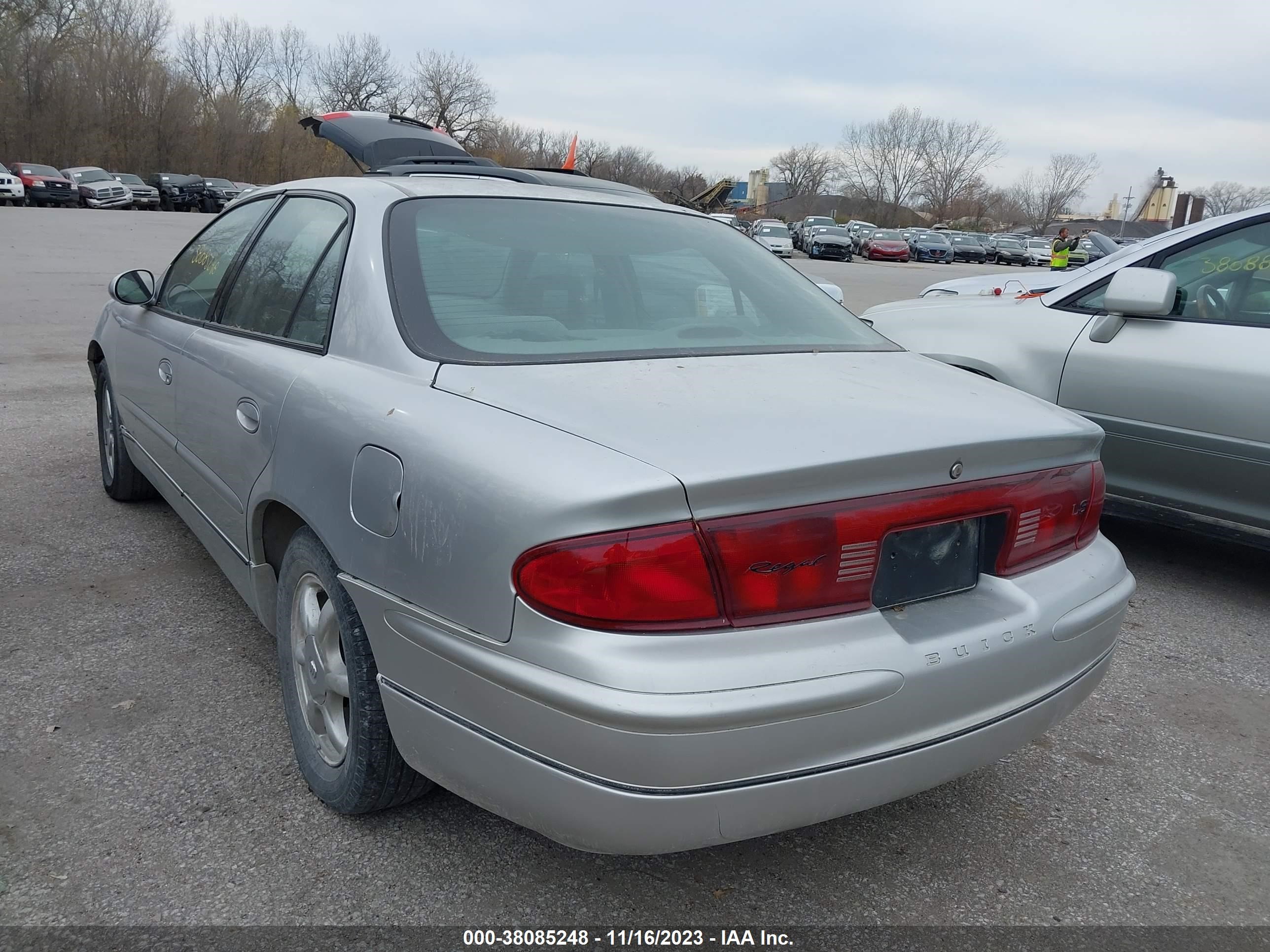 Photo 2 VIN: 2G4WB52K641167419 - BUICK REGAL 