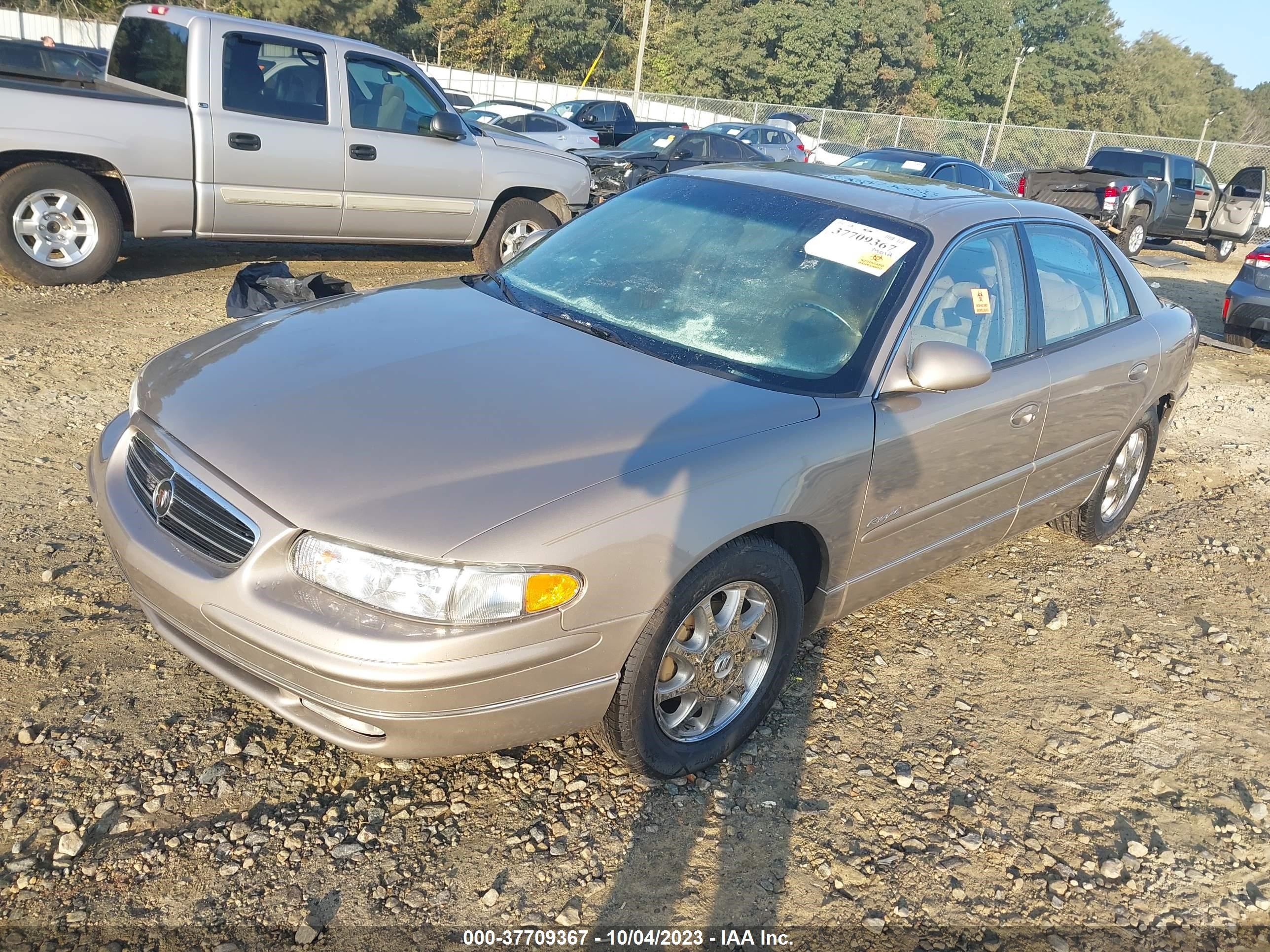 Photo 1 VIN: 2G4WB52K6W1422282 - BUICK REGAL 