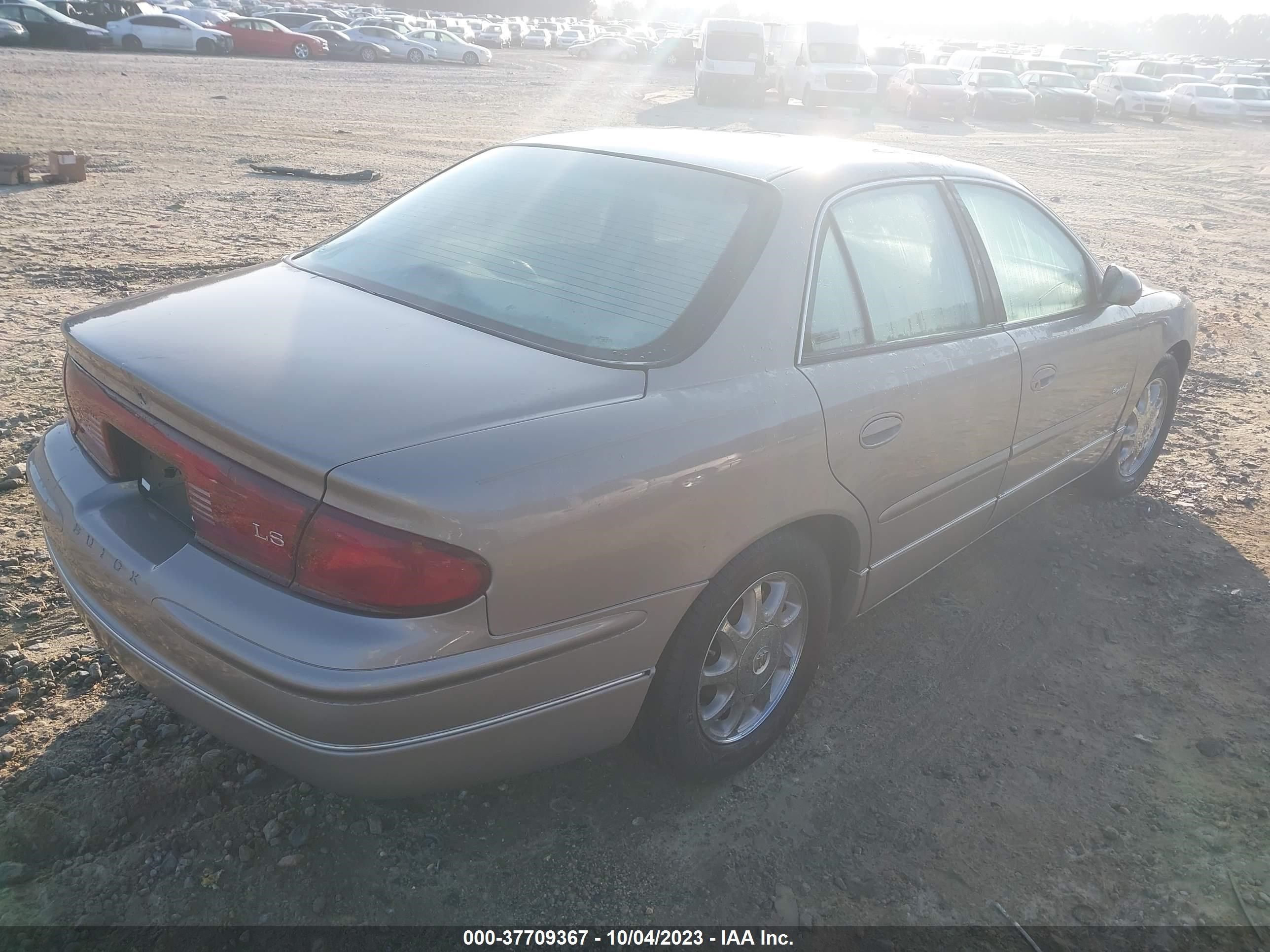 Photo 3 VIN: 2G4WB52K6W1422282 - BUICK REGAL 