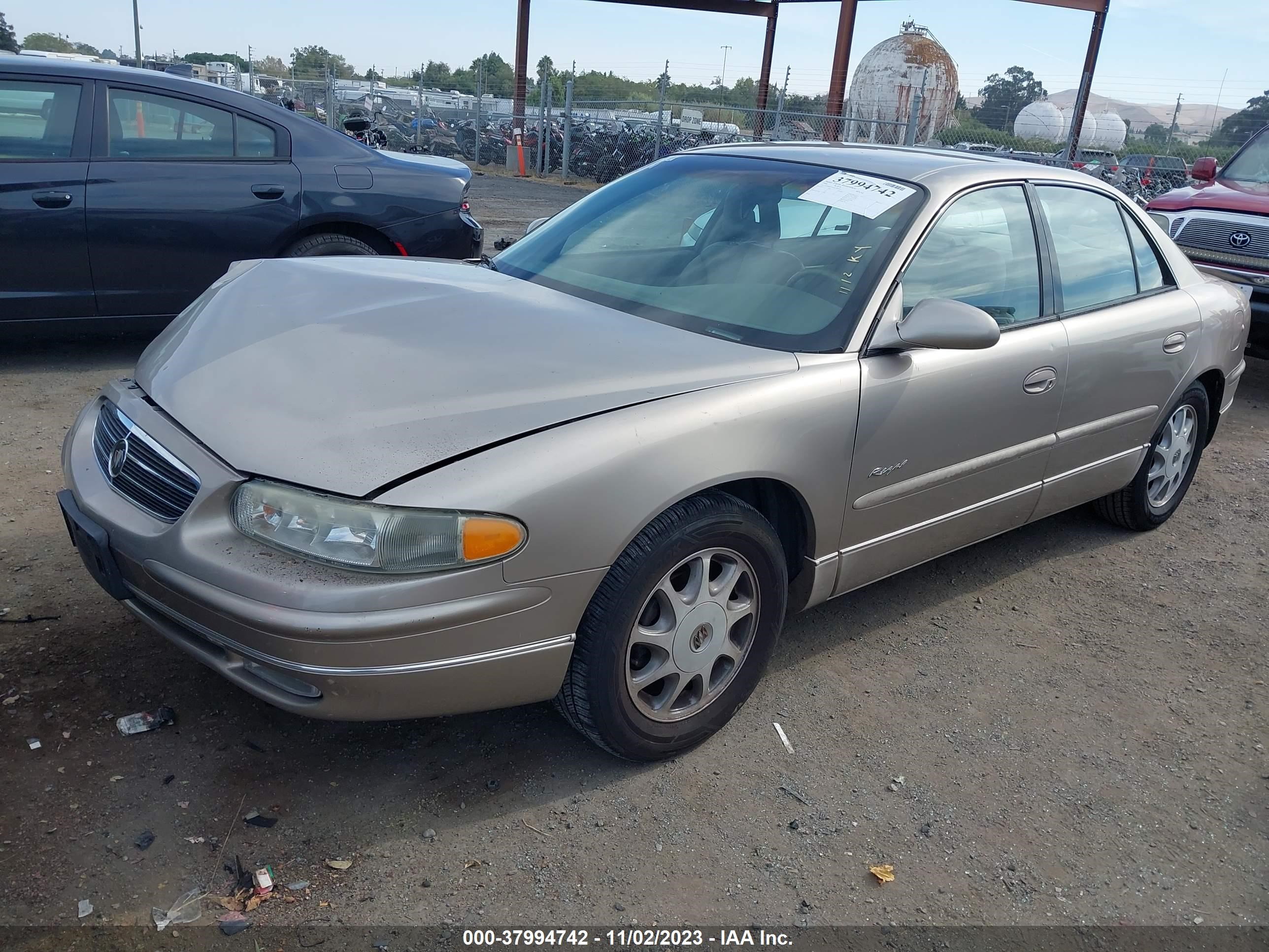 Photo 1 VIN: 2G4WB52K6W1581979 - BUICK REGAL 