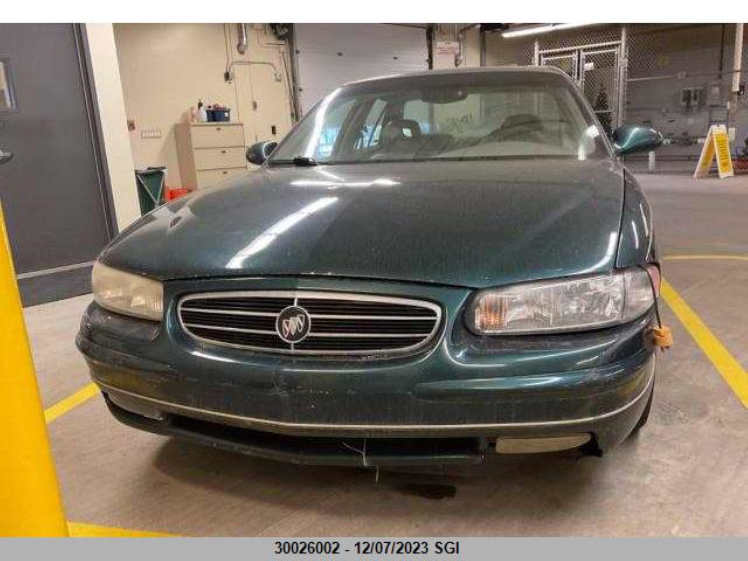 Photo 3 VIN: 2G4WB52K6X1568585 - BUICK REGAL 