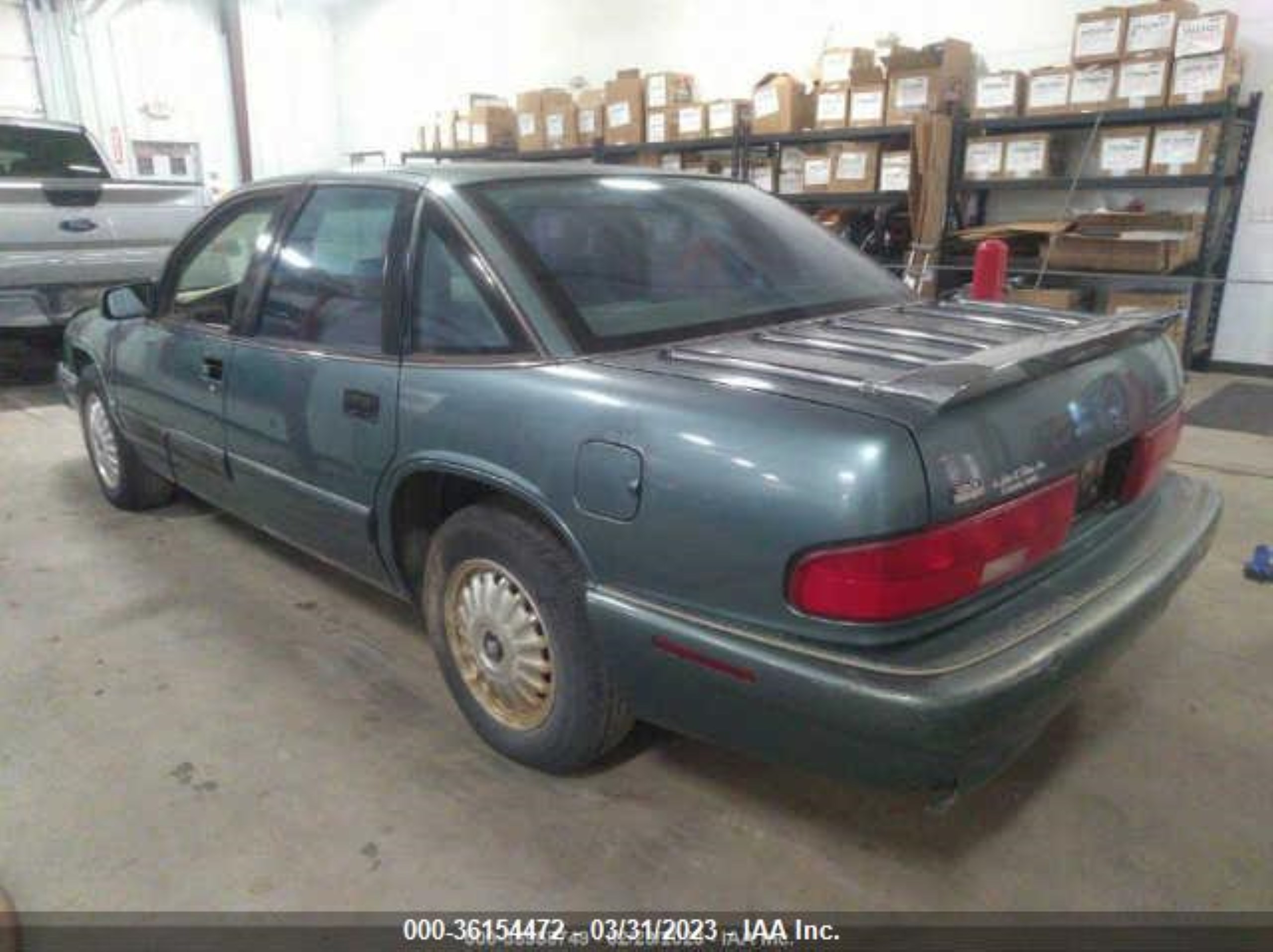 Photo 2 VIN: 2G4WB52K8T1448054 - BUICK REGAL 