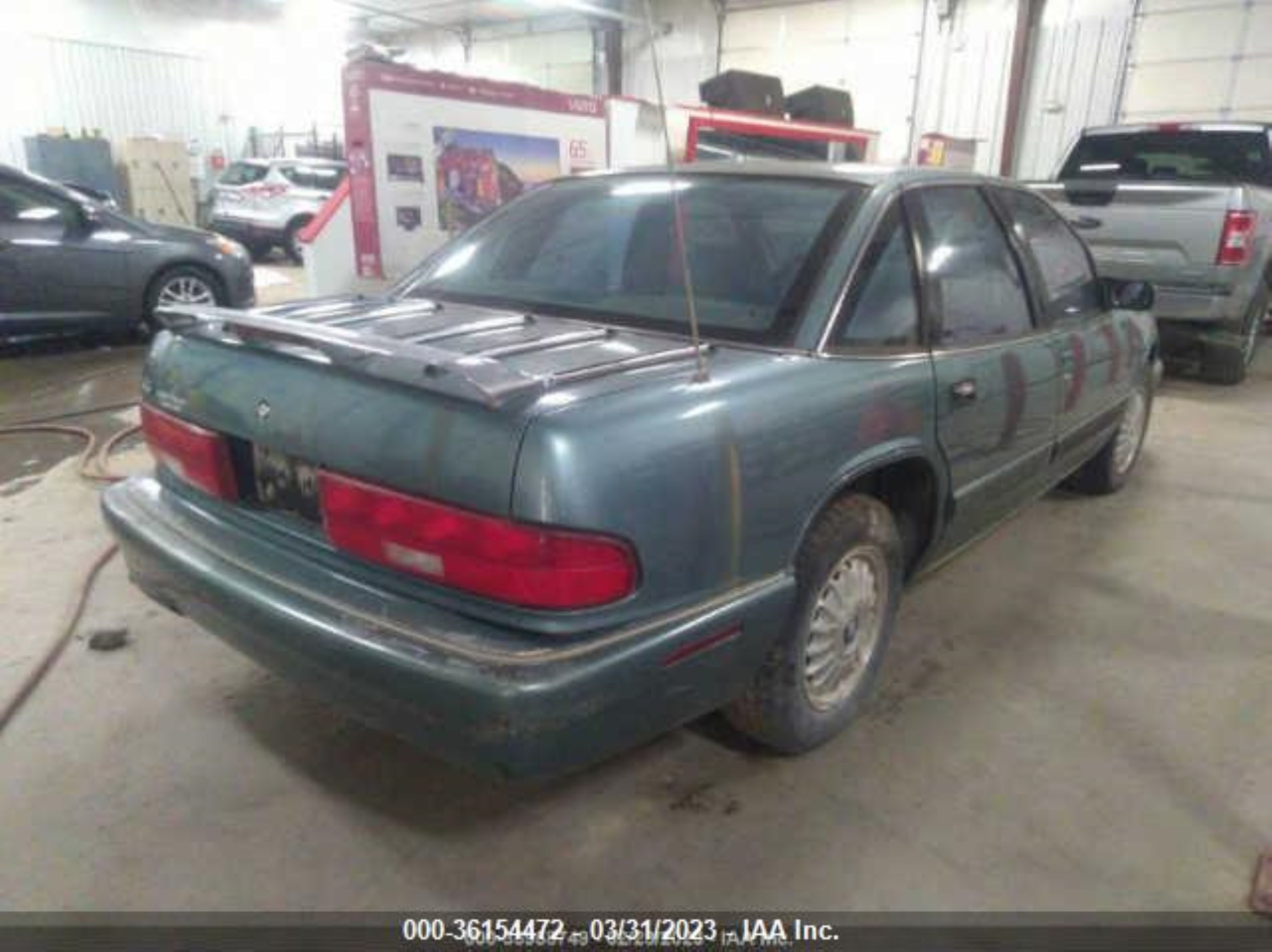 Photo 3 VIN: 2G4WB52K8T1448054 - BUICK REGAL 