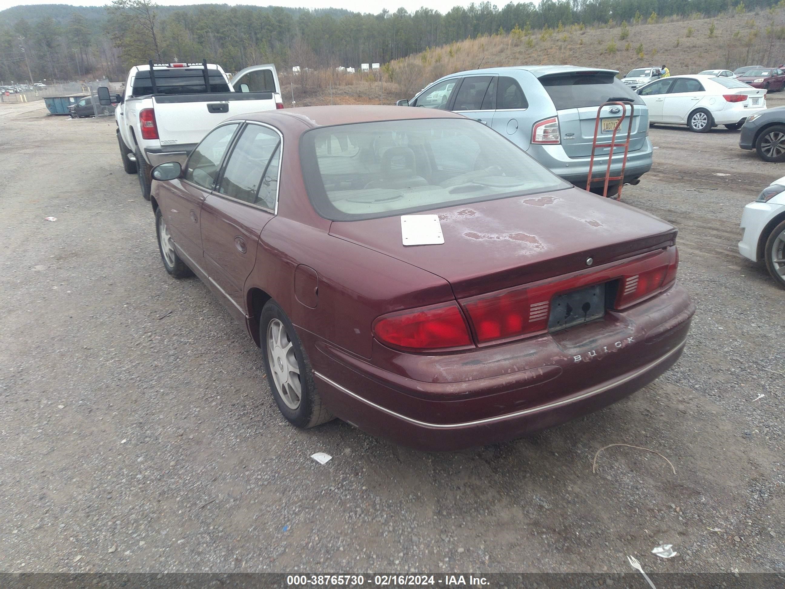 Photo 2 VIN: 2G4WB52K8V1442841 - BUICK REGAL 