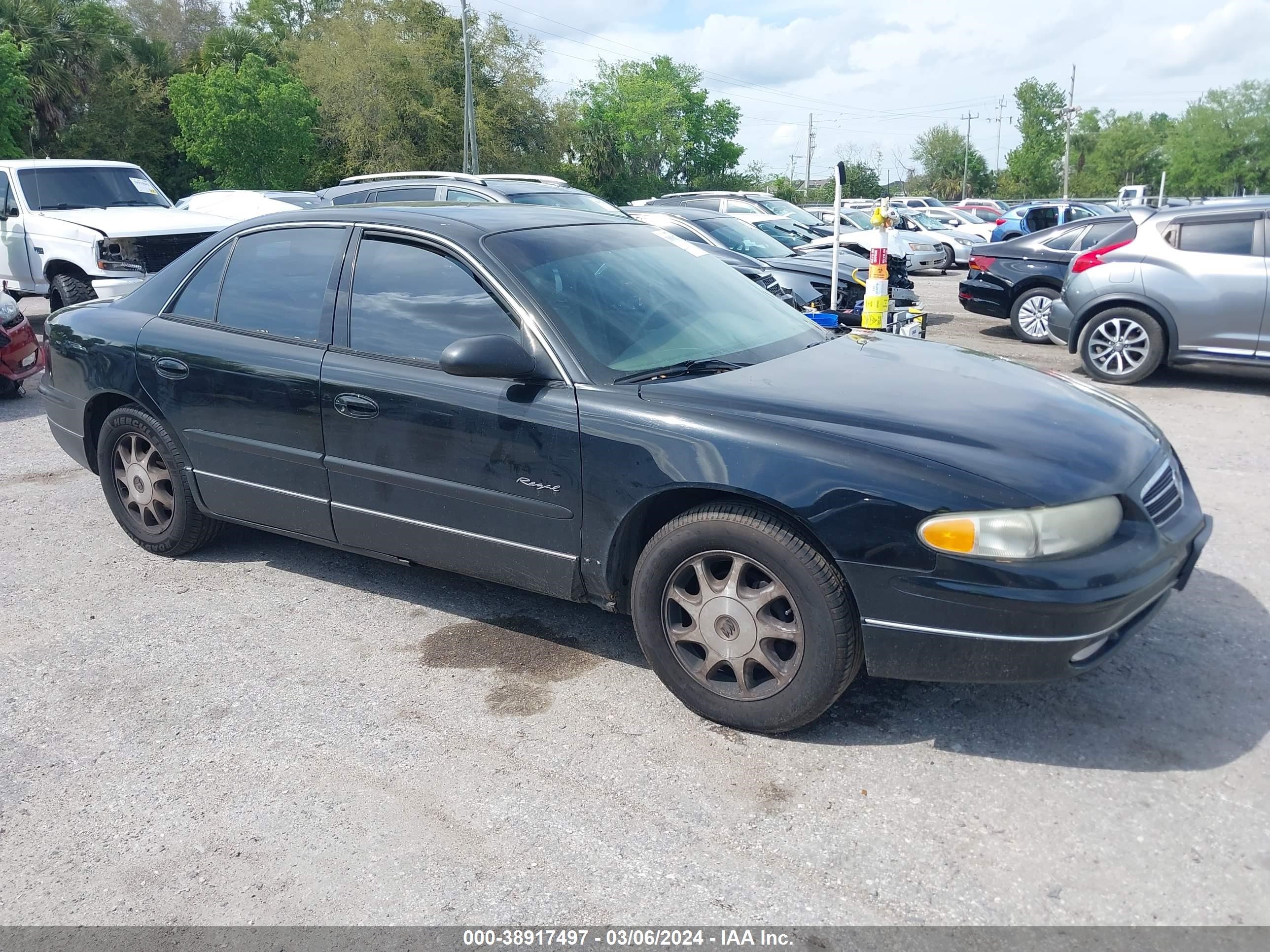 Photo 0 VIN: 2G4WB52K8W1451346 - BUICK REGAL 