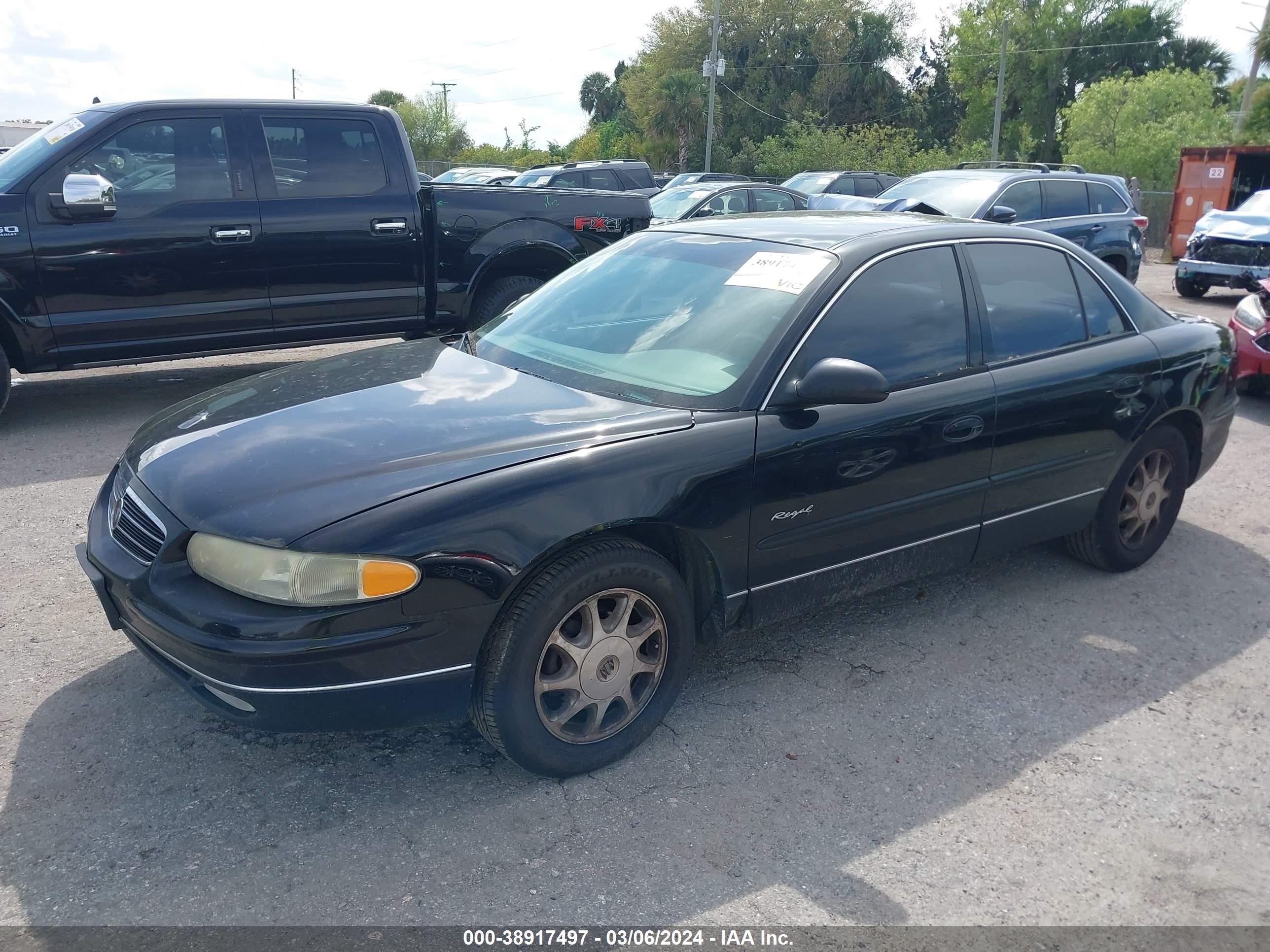 Photo 1 VIN: 2G4WB52K8W1451346 - BUICK REGAL 