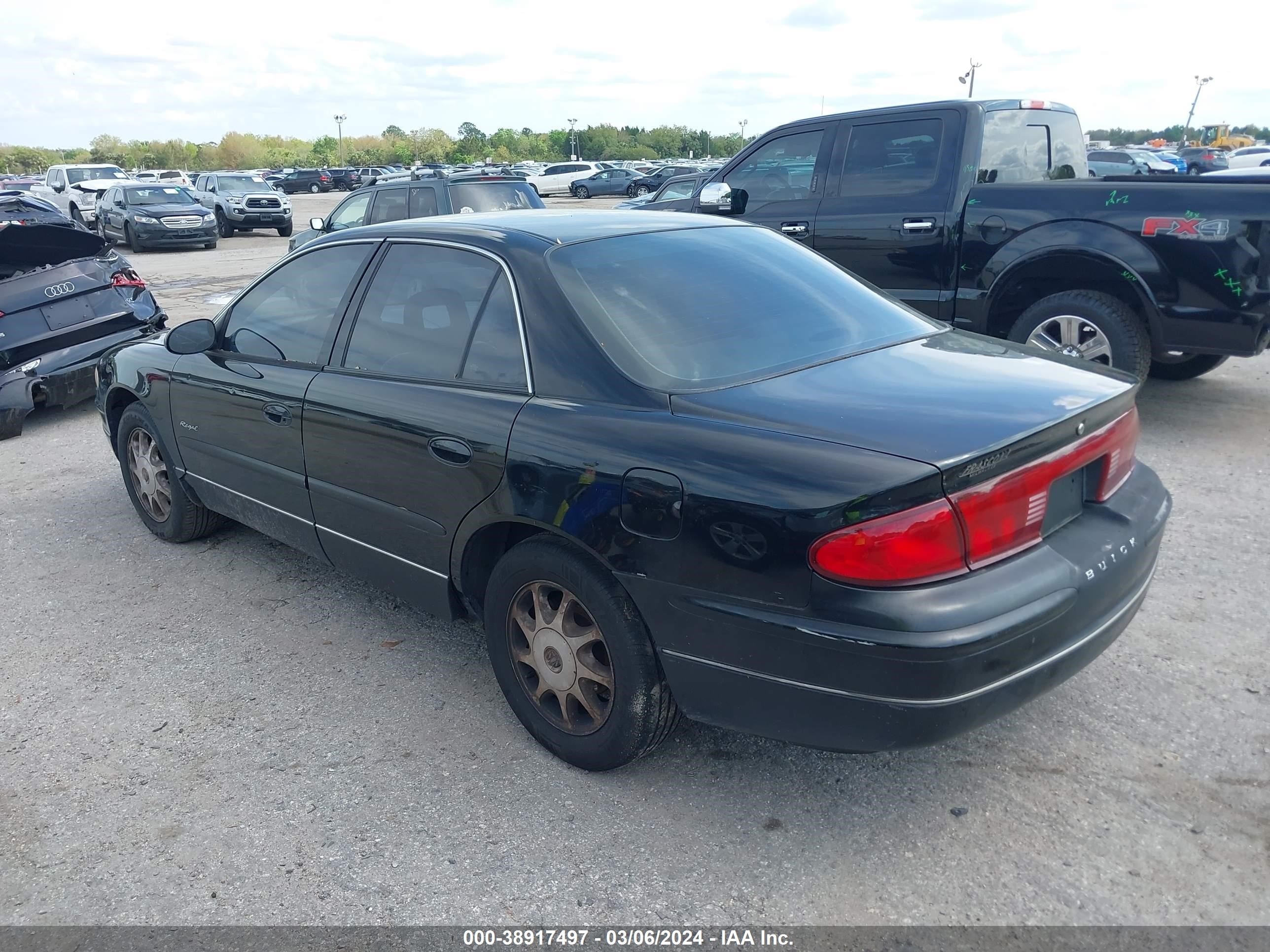 Photo 2 VIN: 2G4WB52K8W1451346 - BUICK REGAL 