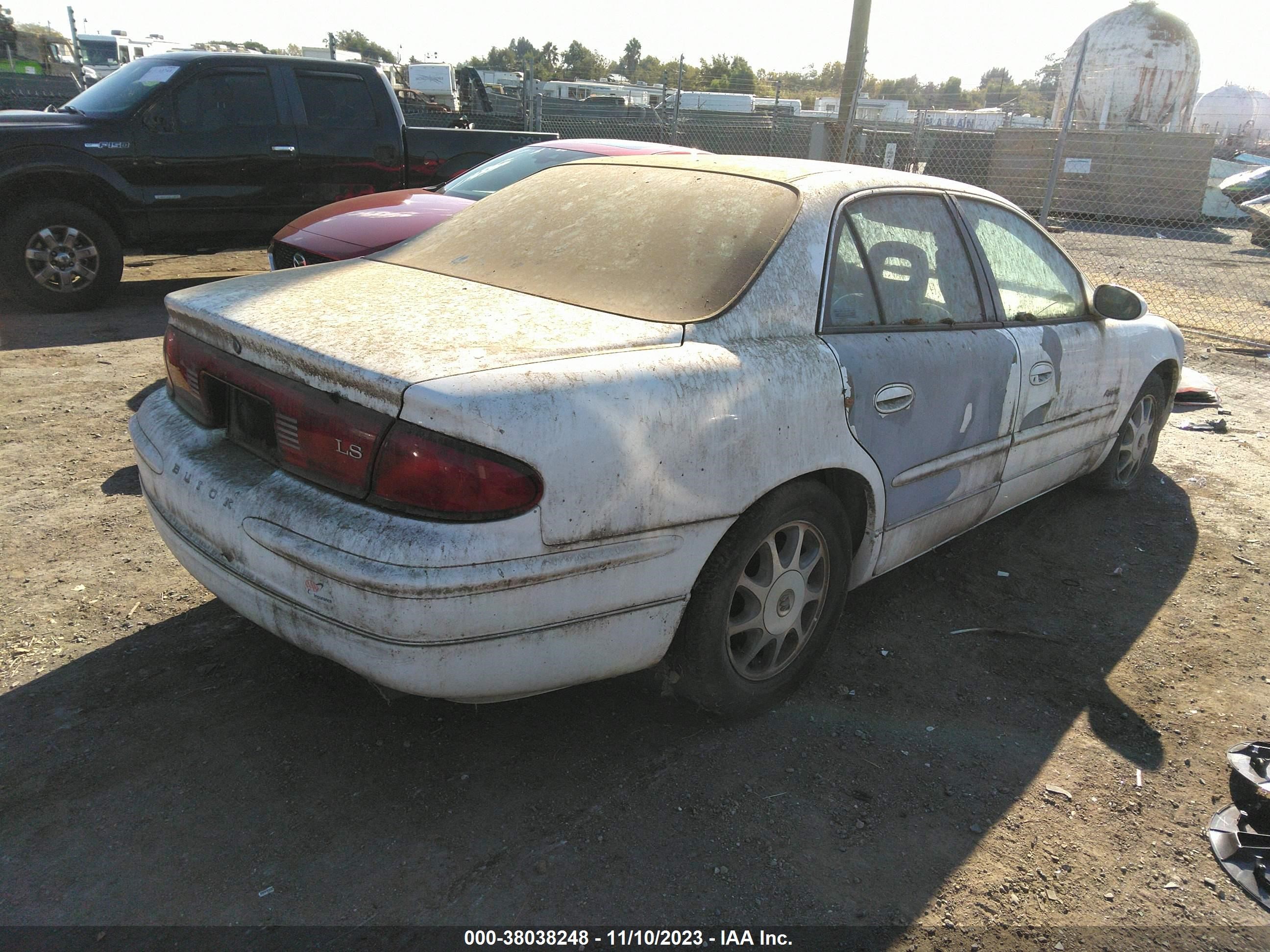 Photo 3 VIN: 2G4WB52K8X1477303 - BUICK REGAL 