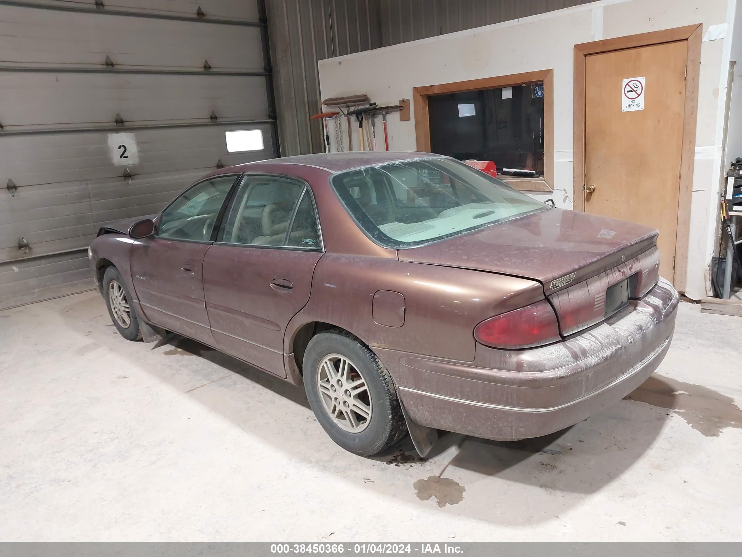 Photo 2 VIN: 2G4WB52K9X1456377 - BUICK REGAL 