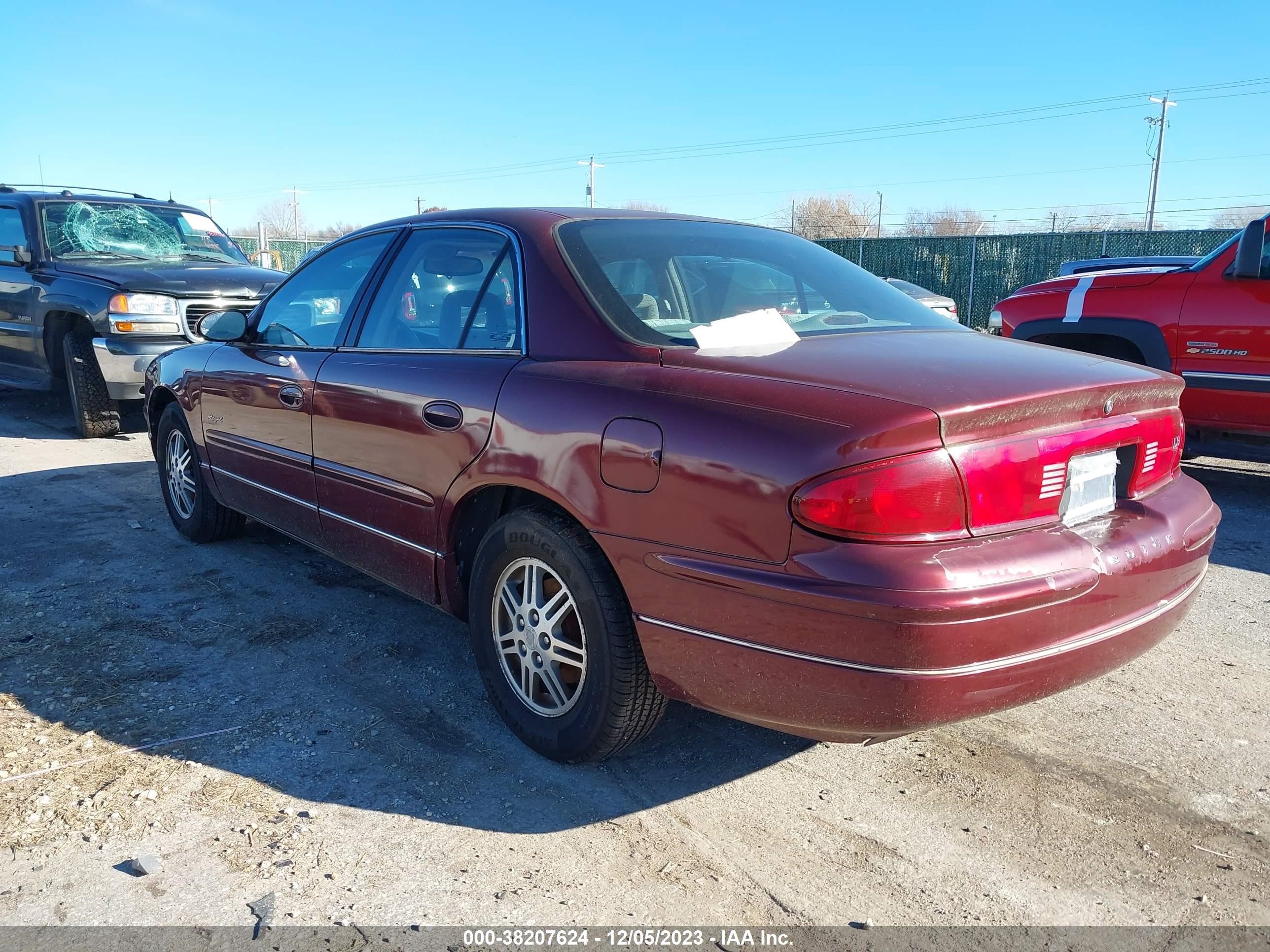 Photo 2 VIN: 2G4WB52K9Y1154590 - BUICK REGAL 