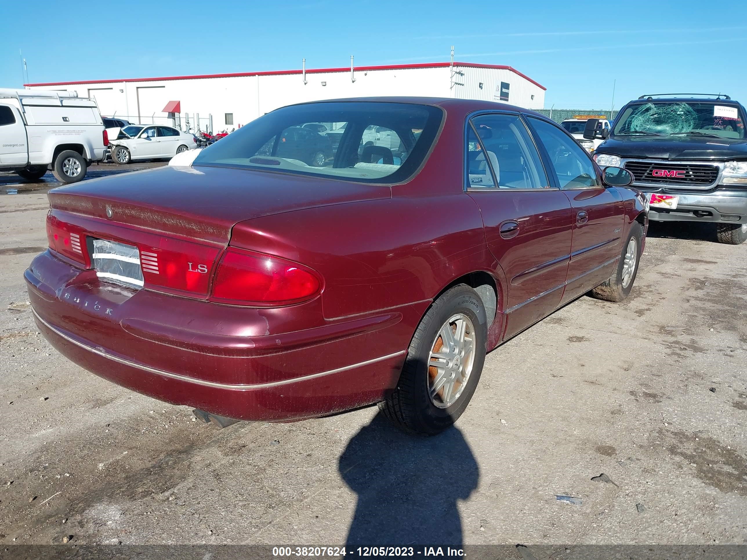 Photo 3 VIN: 2G4WB52K9Y1154590 - BUICK REGAL 