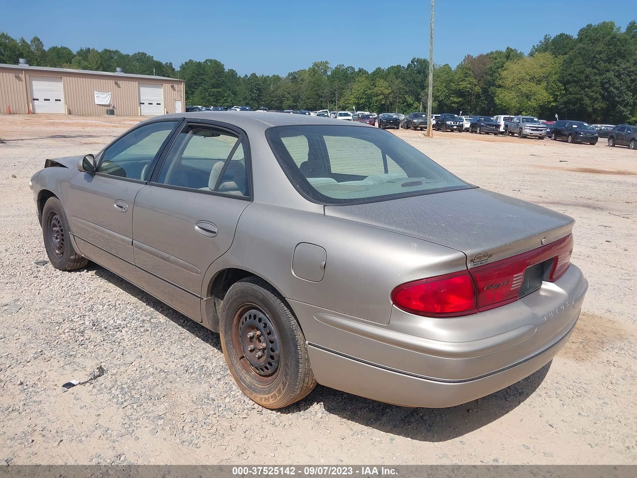 Photo 2 VIN: 2G4WB52KX31126483 - BUICK REGAL 