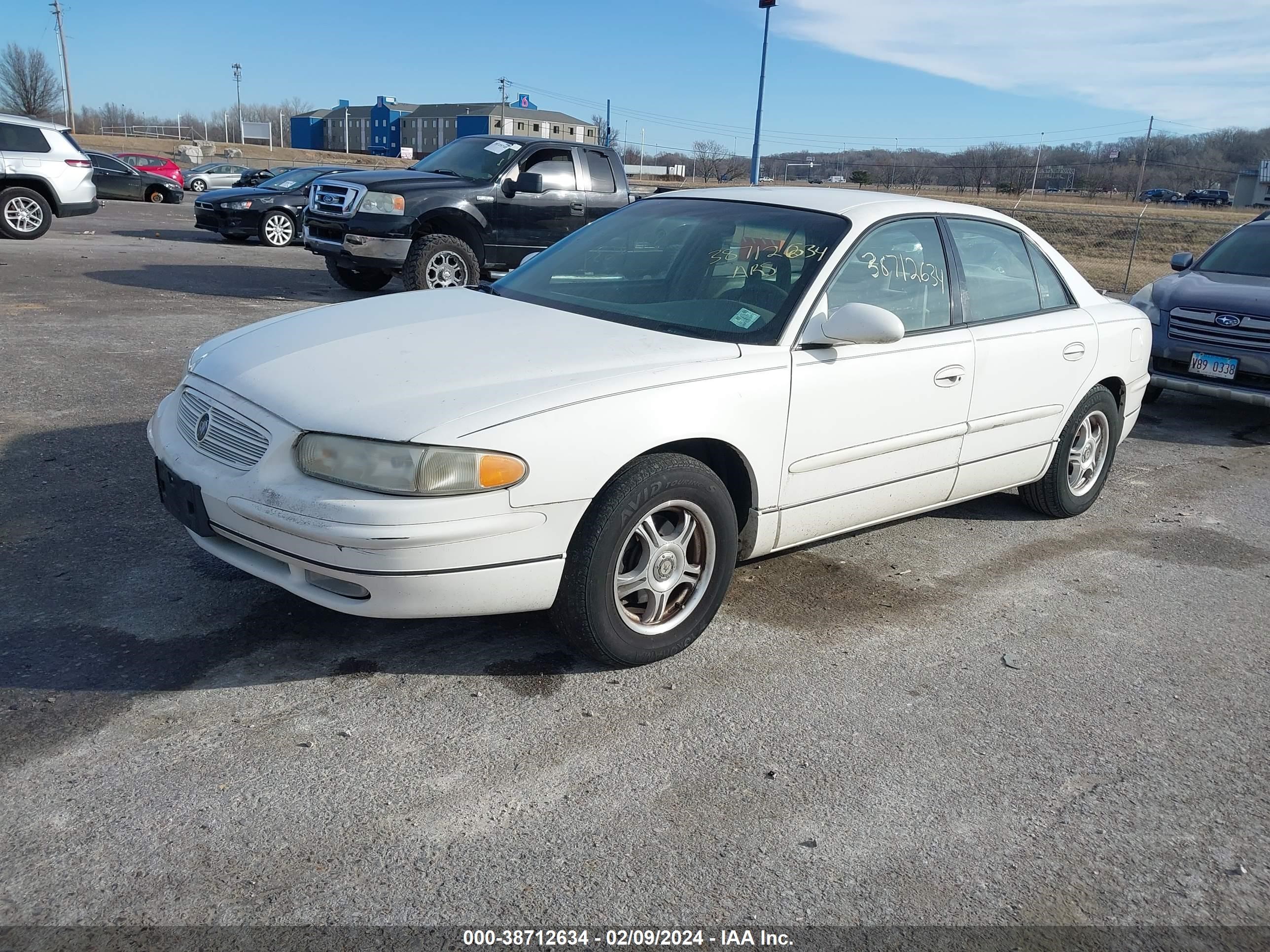 Photo 1 VIN: 2G4WB52KX31139055 - BUICK REGAL 