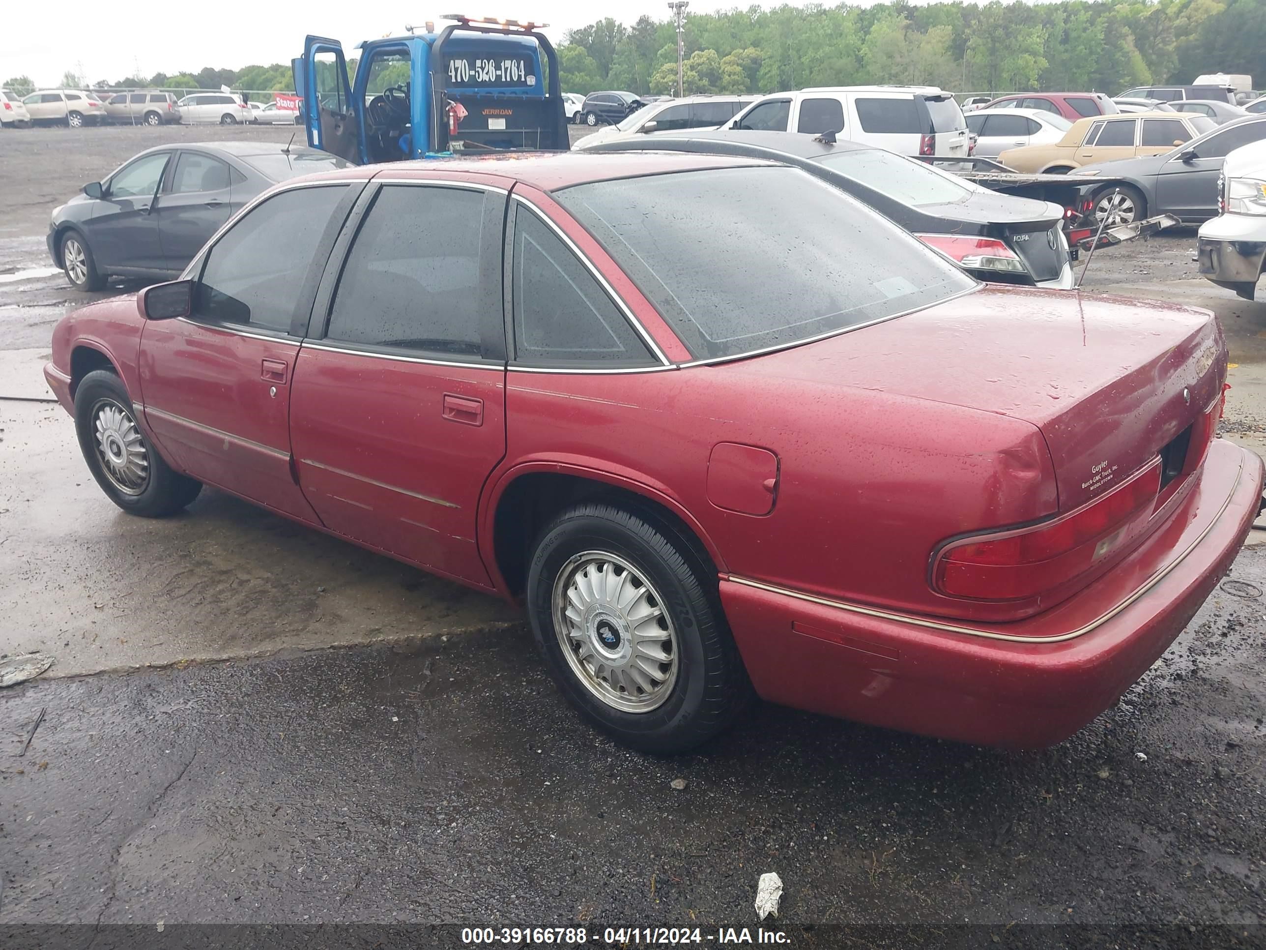 Photo 2 VIN: 2G4WB52L3S1457297 - BUICK REGAL 