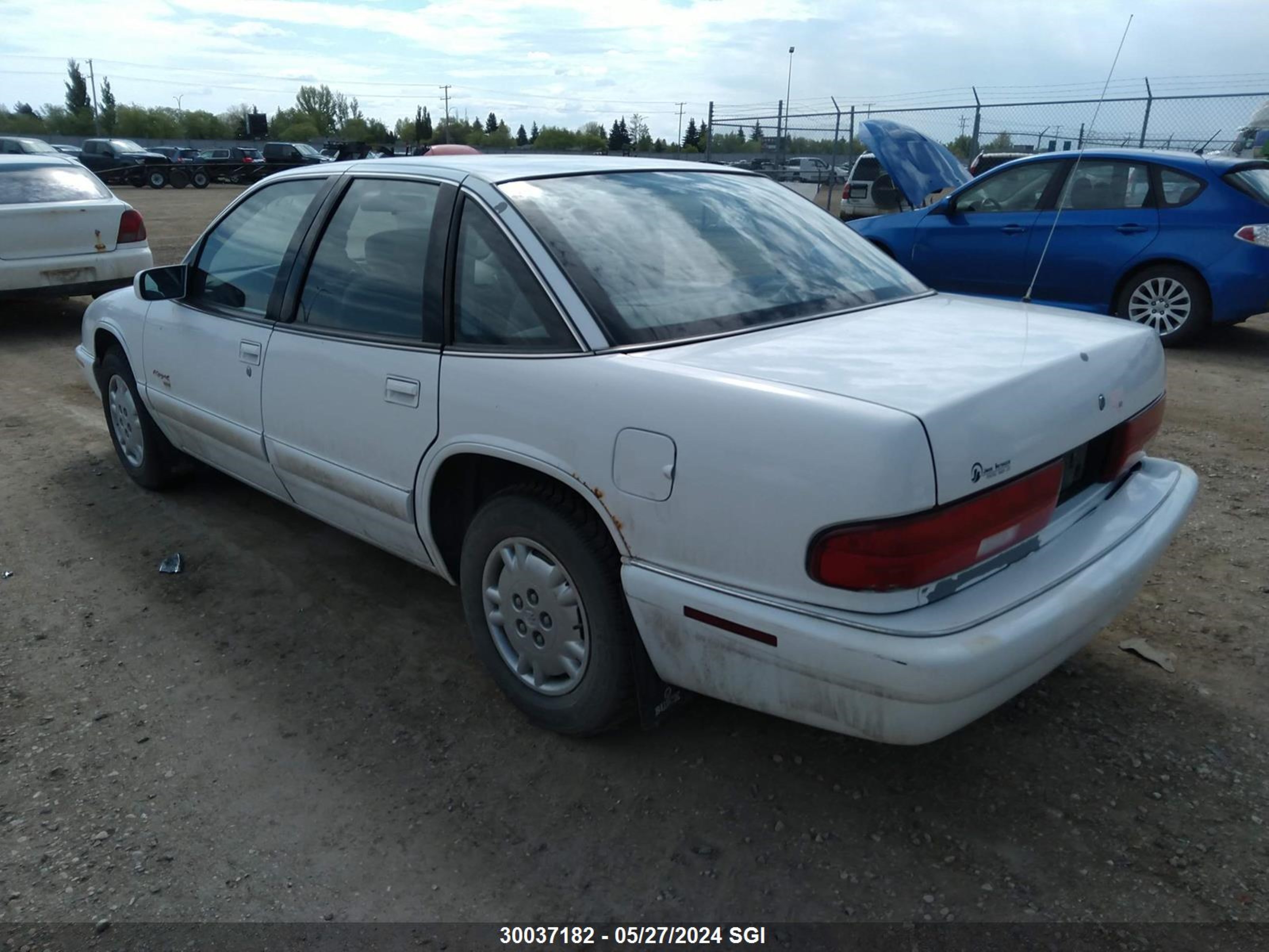 Photo 2 VIN: 2G4WB52L5S1412684 - BUICK REGAL 