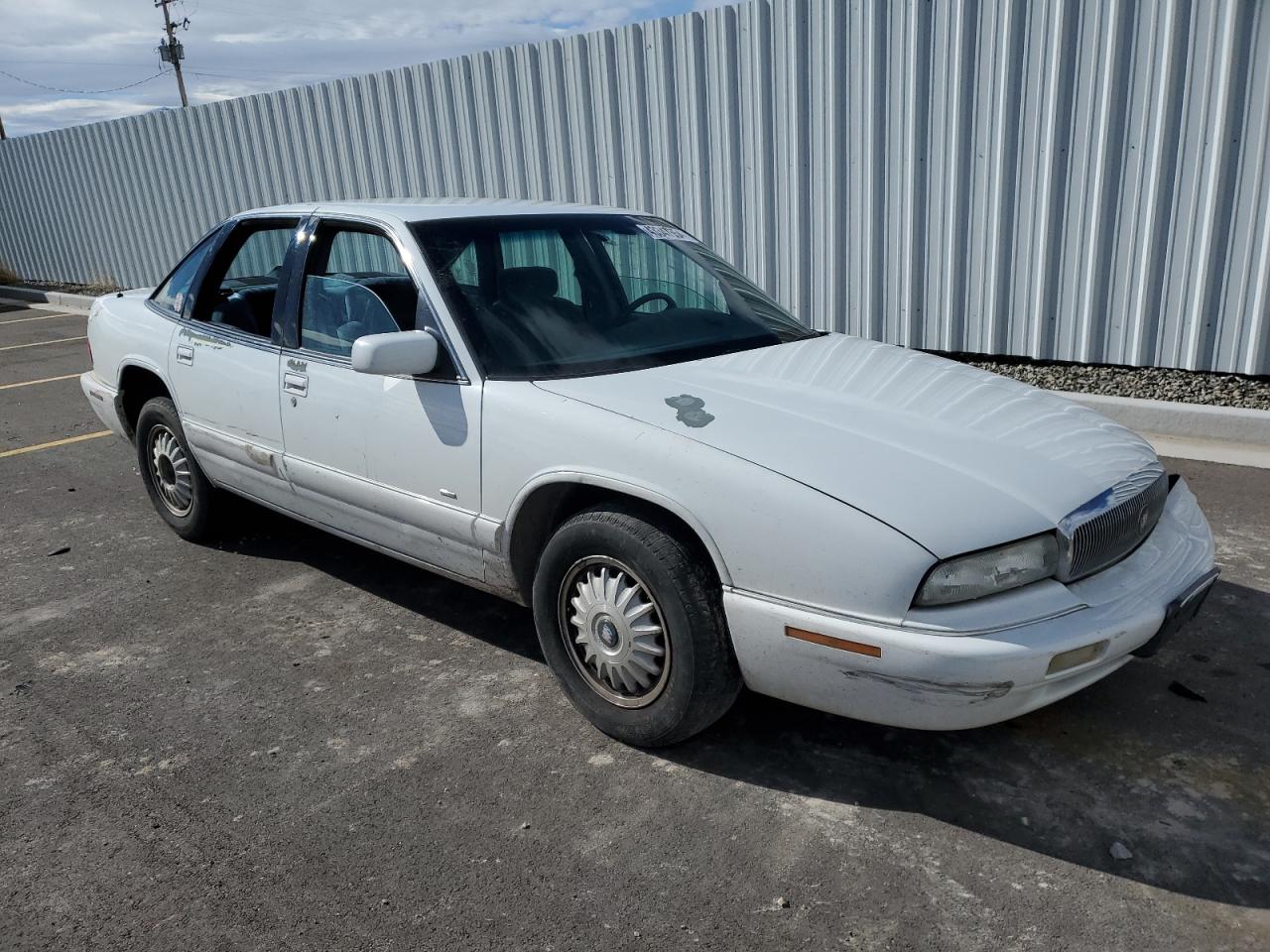 Photo 3 VIN: 2G4WB52L8S1480347 - BUICK REGAL 