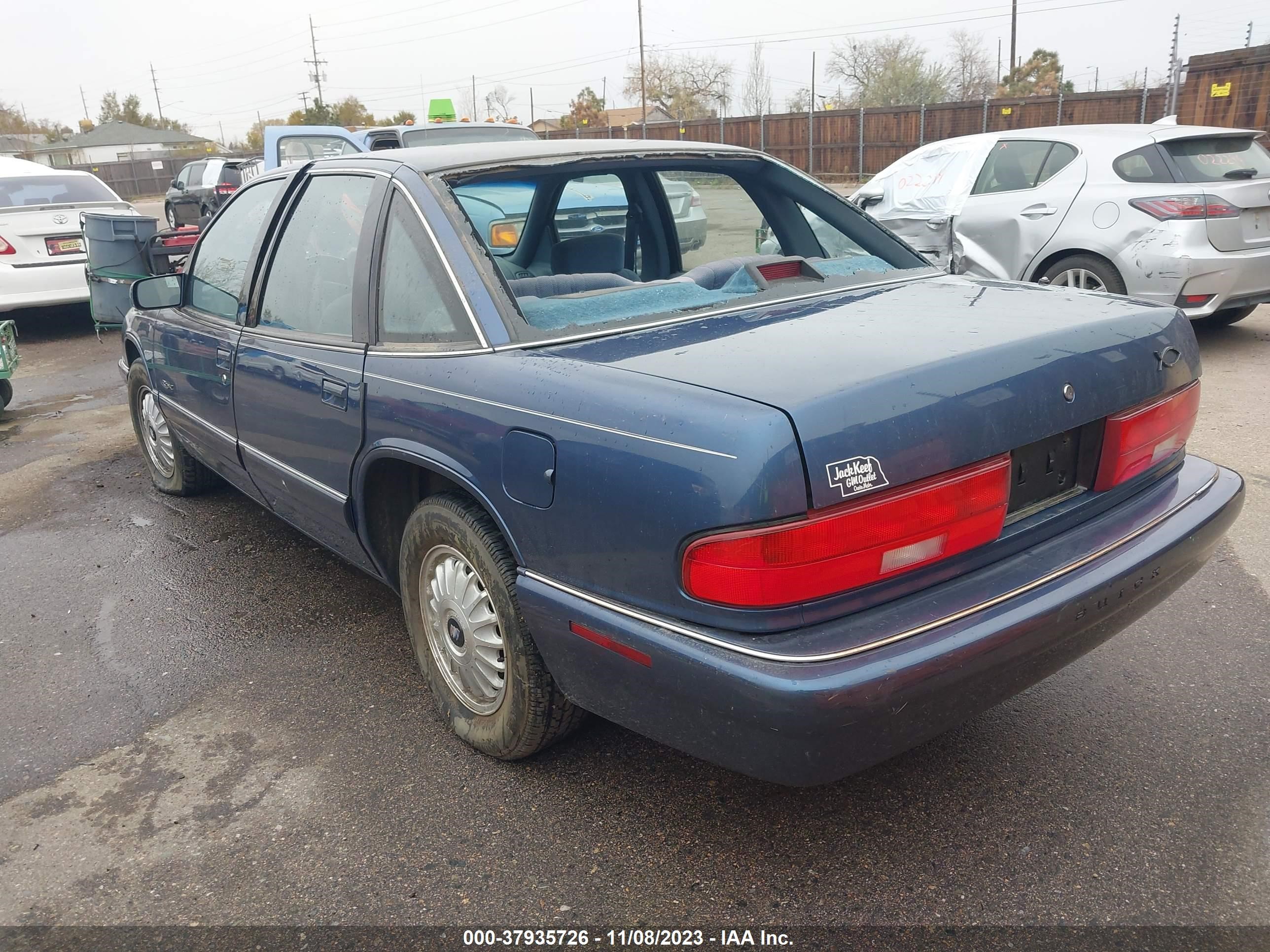 Photo 2 VIN: 2G4WB52LXS1411272 - BUICK REGAL 