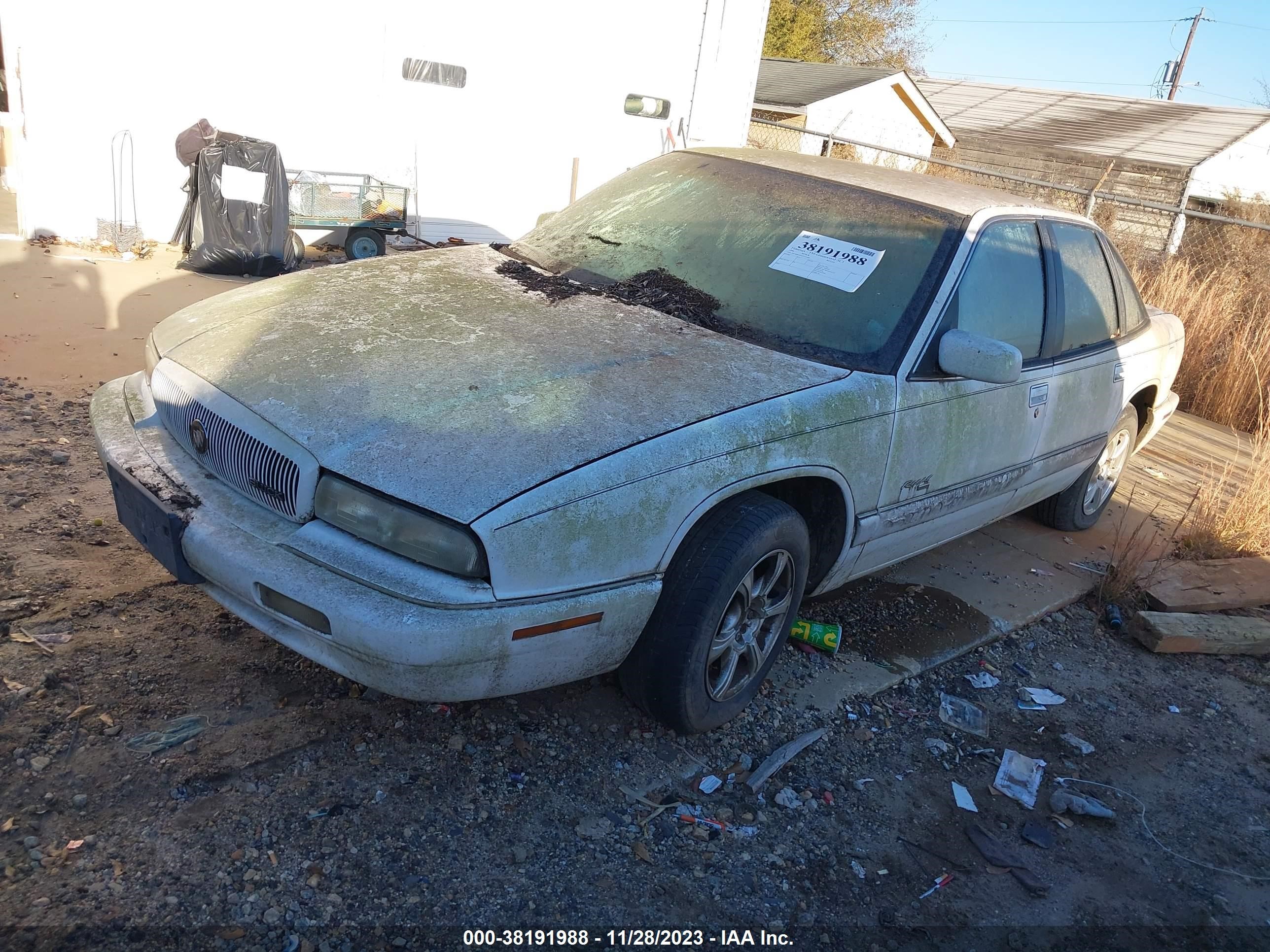 Photo 1 VIN: 2G4WB52M4T1512401 - BUICK REGAL 