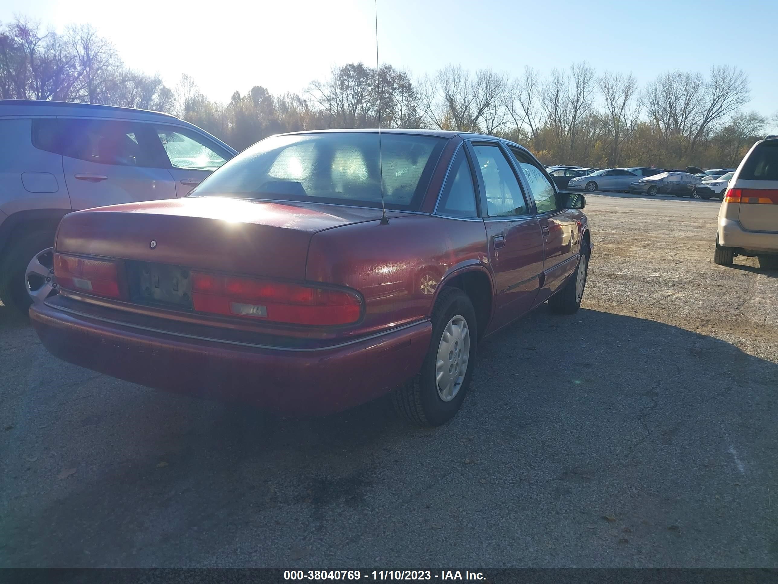 Photo 3 VIN: 2G4WB52M5S1430496 - BUICK REGAL 