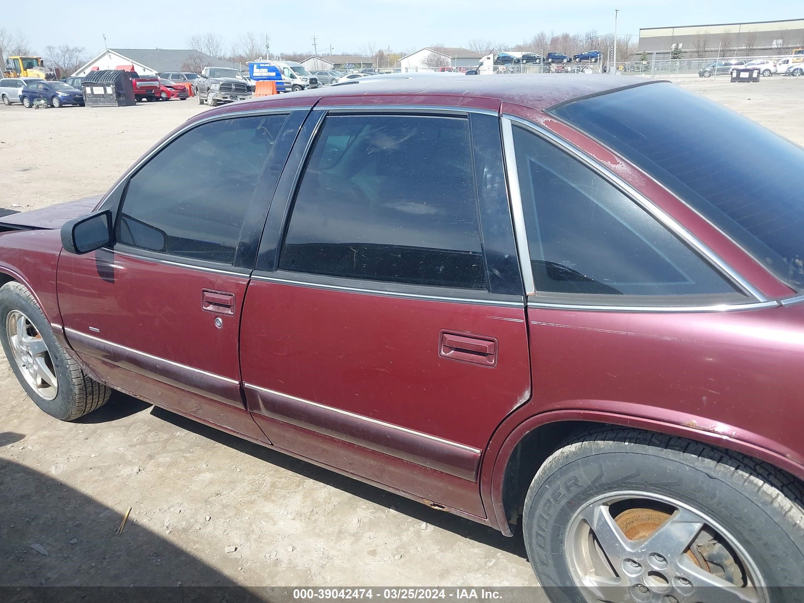 Photo 13 VIN: 2G4WB52M7T1493603 - BUICK REGAL 