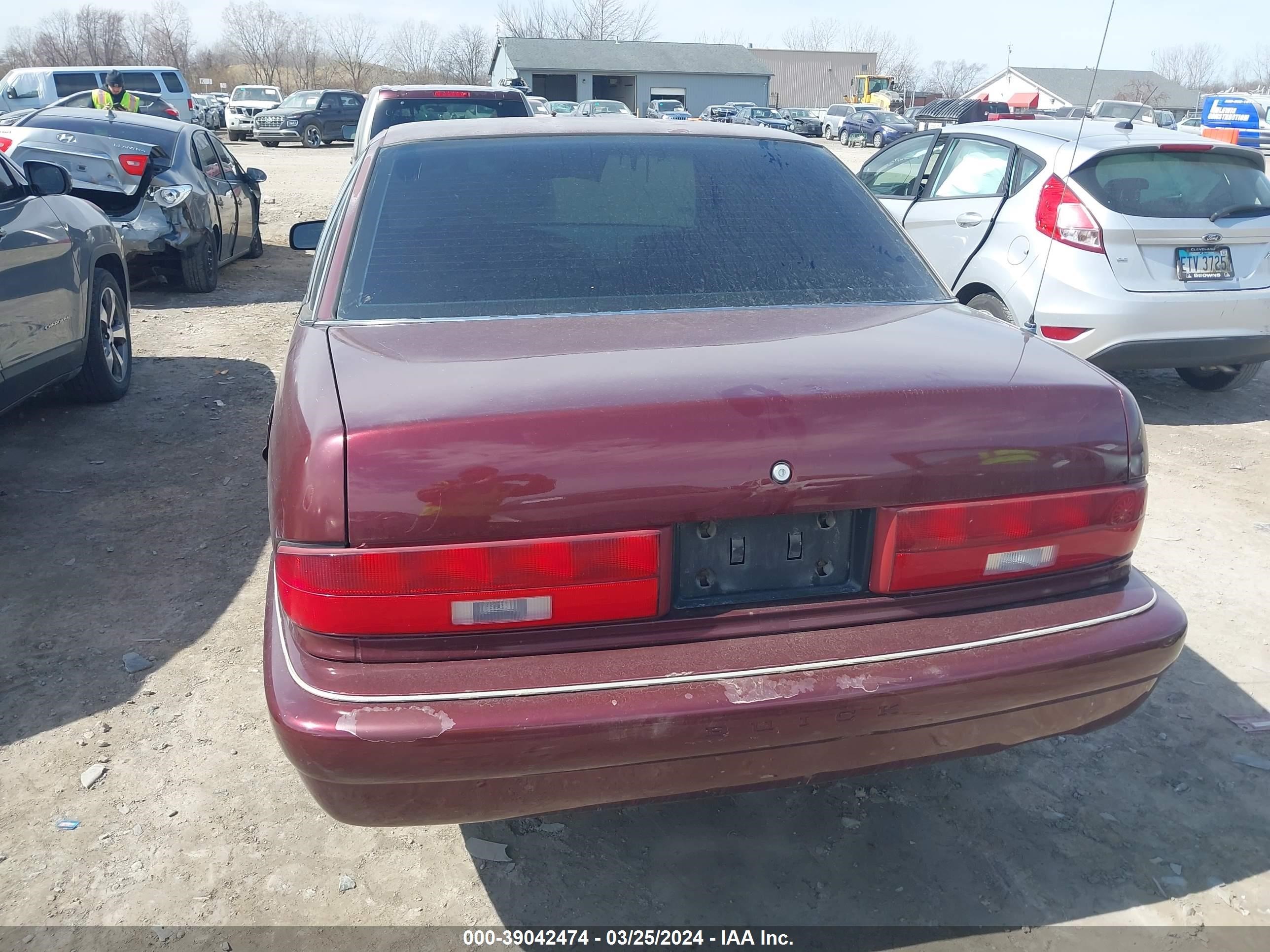 Photo 15 VIN: 2G4WB52M7T1493603 - BUICK REGAL 