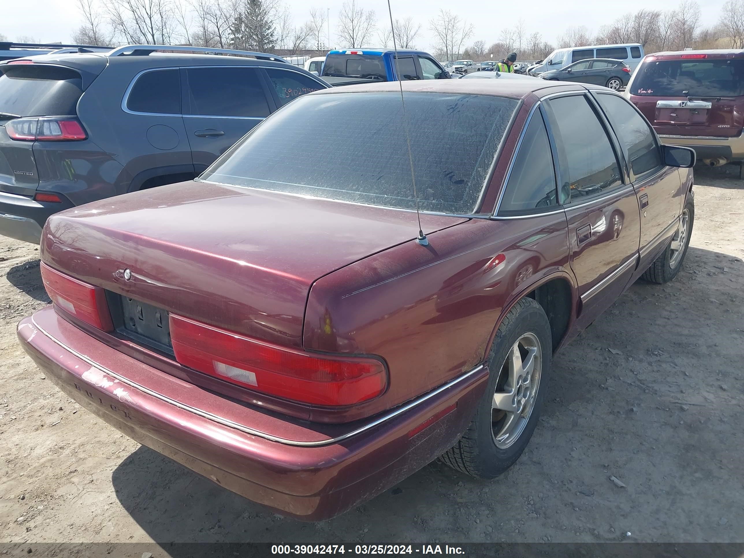 Photo 3 VIN: 2G4WB52M7T1493603 - BUICK REGAL 