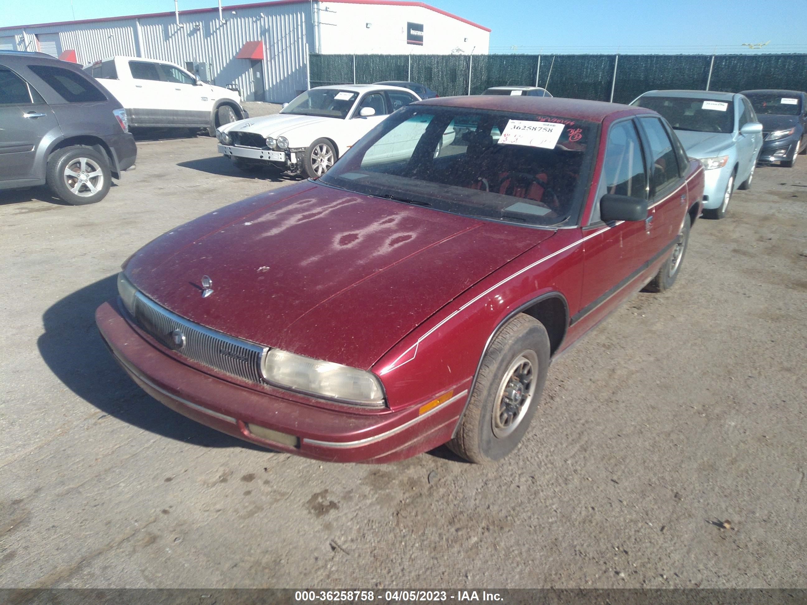 Photo 1 VIN: 2G4WB54T8N1492953 - BUICK REGAL 