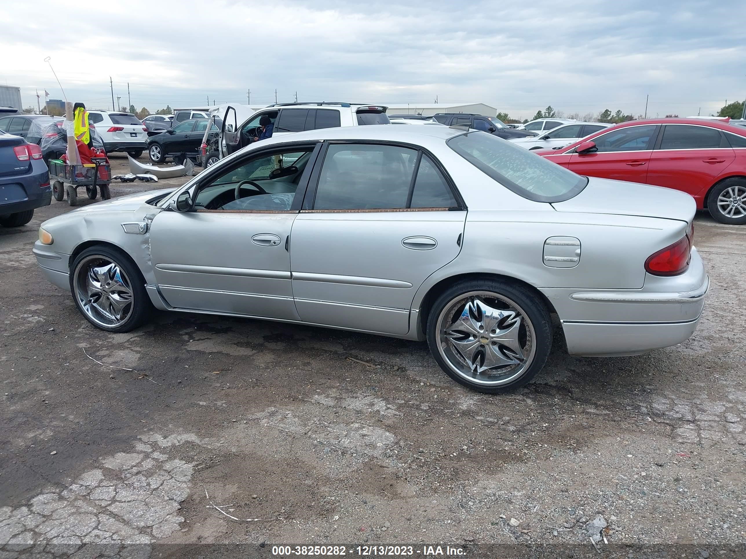 Photo 13 VIN: 2G4WB55K111172874 - BUICK REGAL 