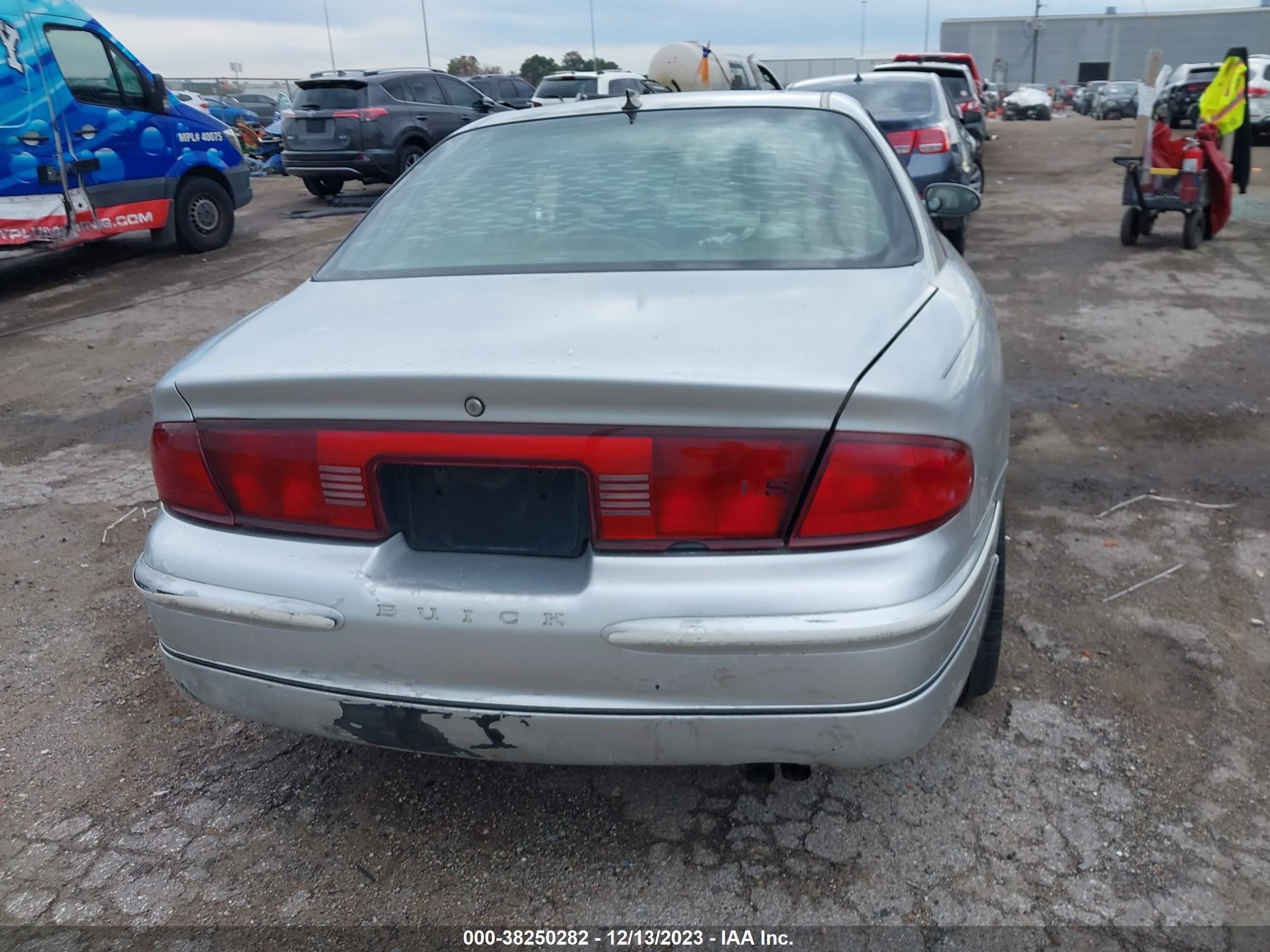 Photo 15 VIN: 2G4WB55K111172874 - BUICK REGAL 