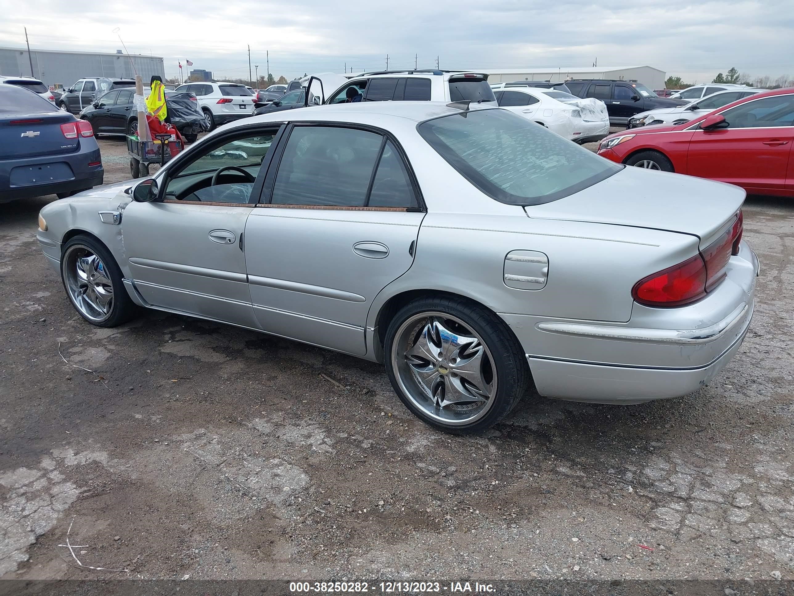 Photo 2 VIN: 2G4WB55K111172874 - BUICK REGAL 