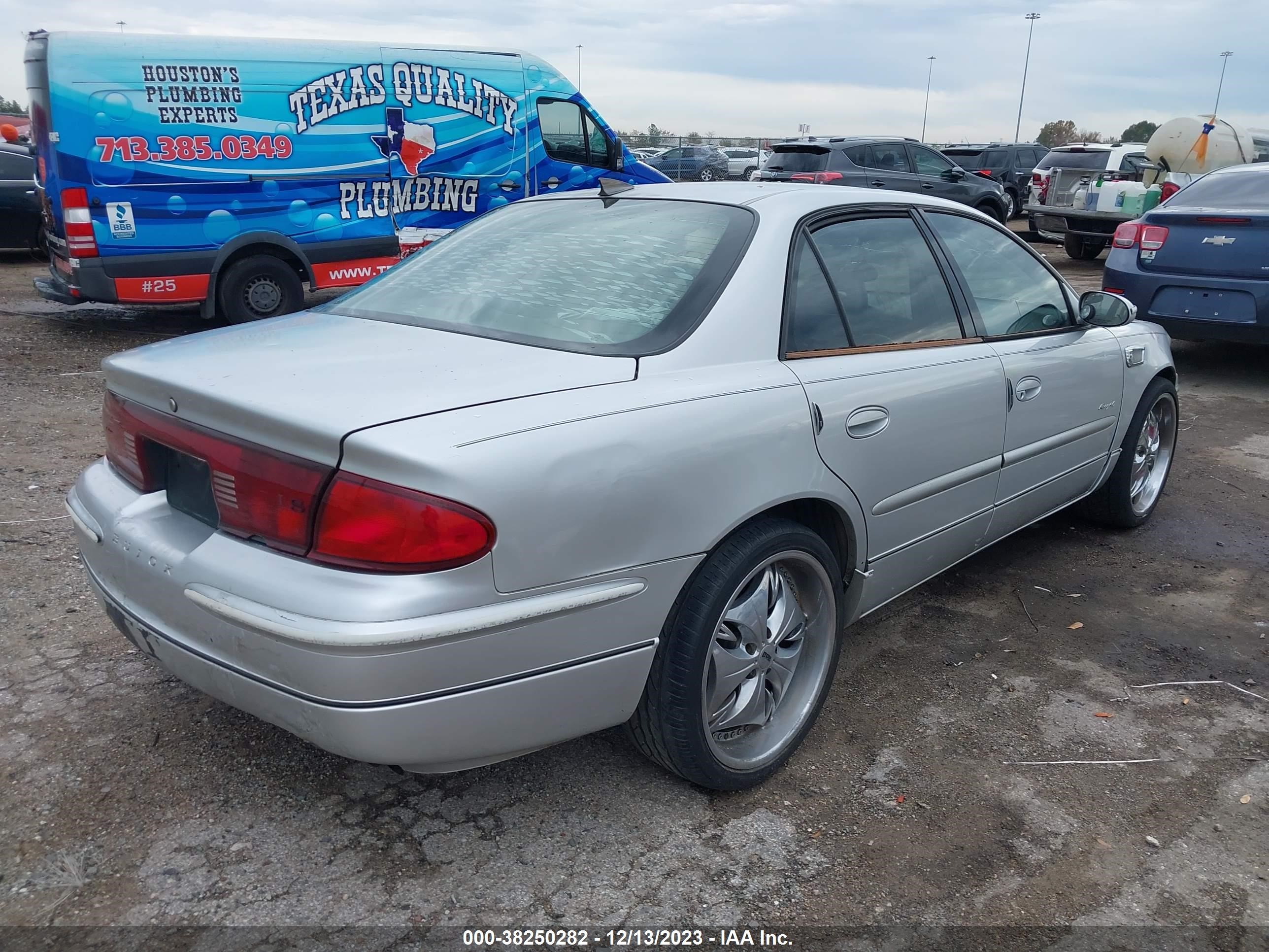 Photo 3 VIN: 2G4WB55K111172874 - BUICK REGAL 