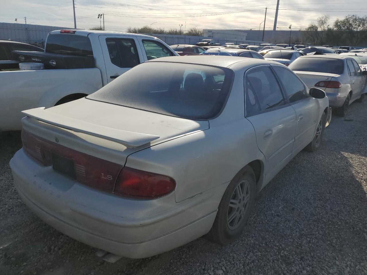 Photo 2 VIN: 2G4WB55K2Y1305040 - BUICK REGAL 