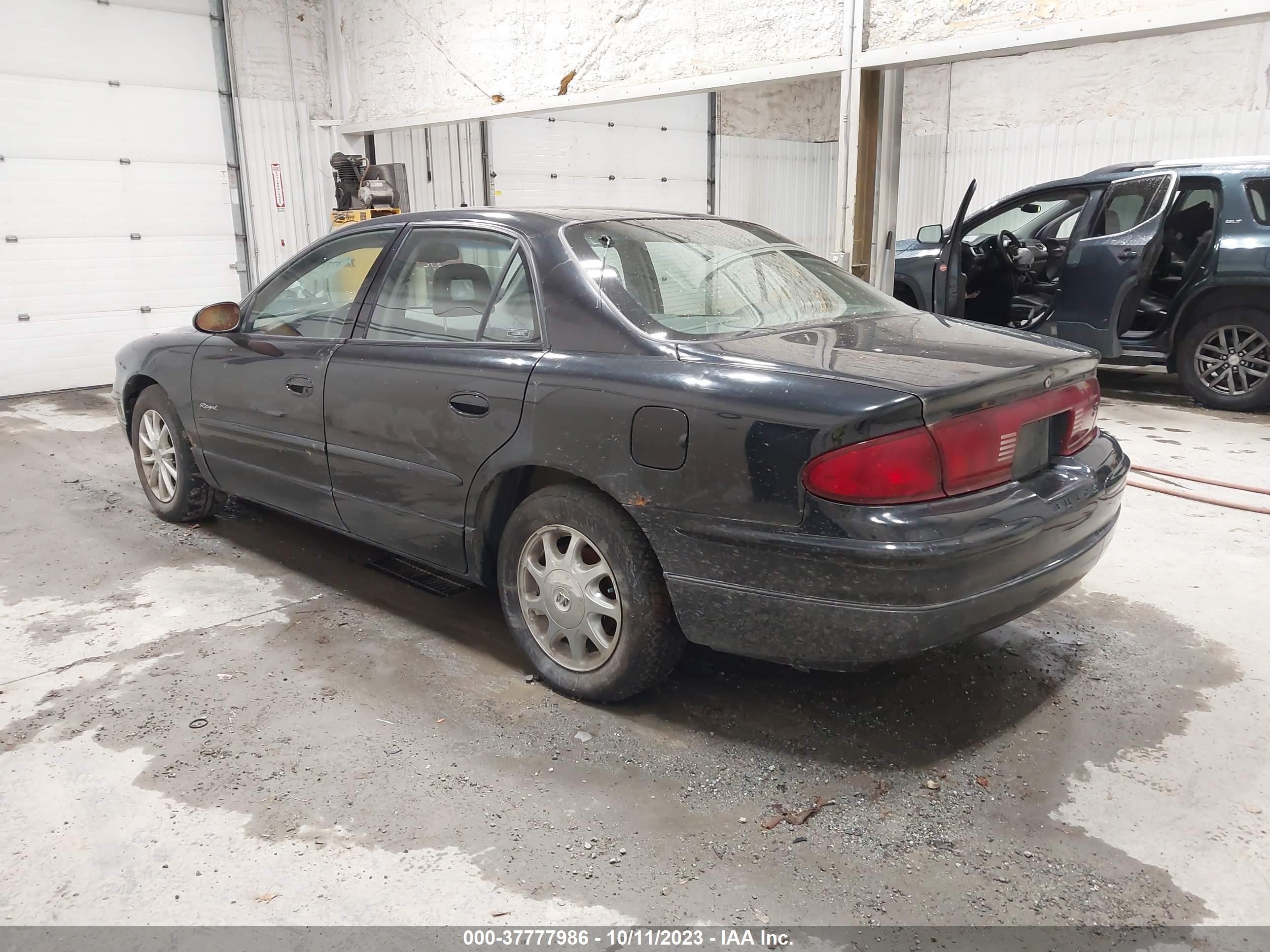 Photo 2 VIN: 2G4WB55K511208050 - BUICK REGAL 