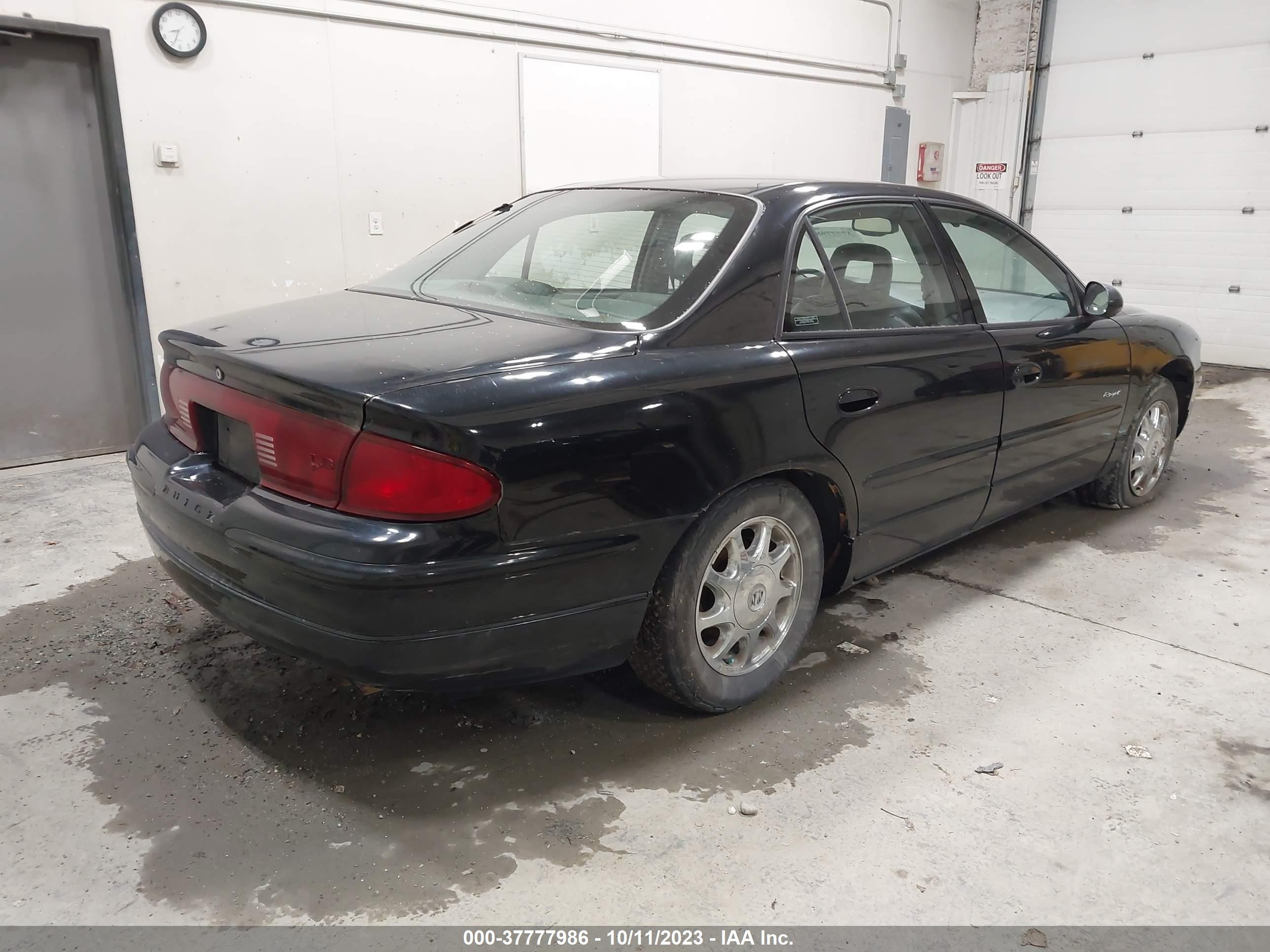 Photo 3 VIN: 2G4WB55K511208050 - BUICK REGAL 