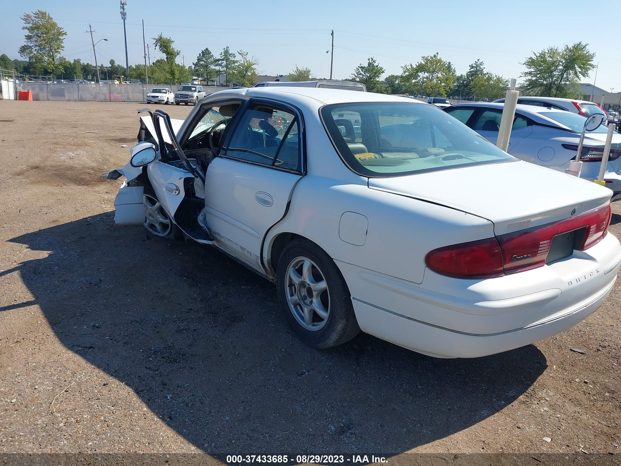 Photo 2 VIN: 2G4WB55K6Y1118626 - BUICK REGAL 