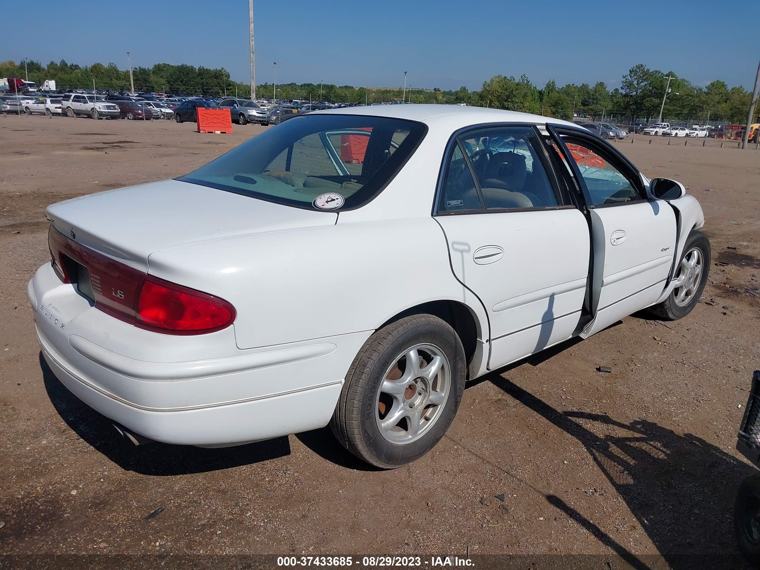 Photo 3 VIN: 2G4WB55K6Y1118626 - BUICK REGAL 