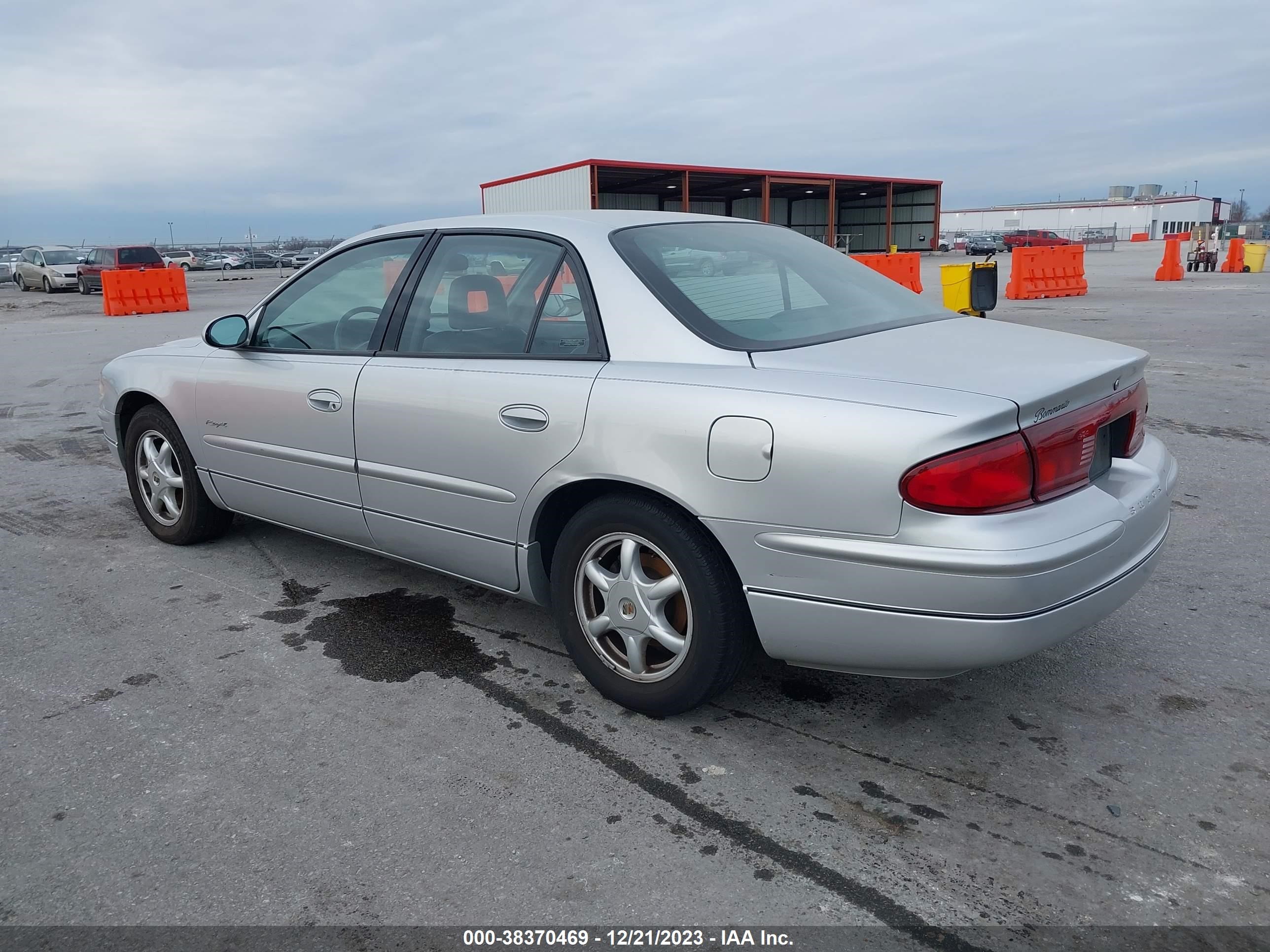 Photo 2 VIN: 2G4WB55K911320608 - BUICK REGAL 